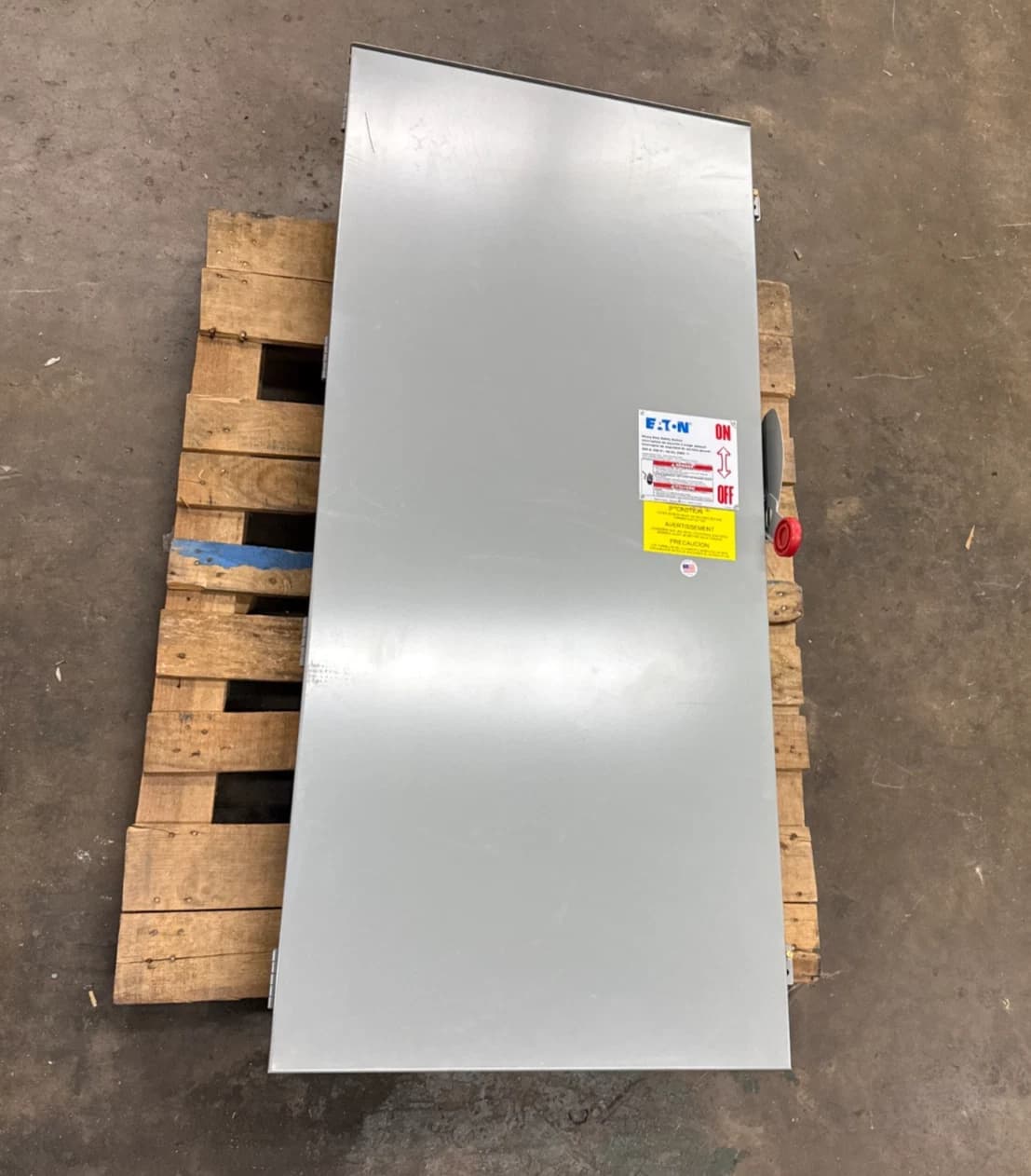 Eaton DH327NRK Safety Disconnect Switch 800A 3P 240V 3PH 3R Outdoor 800 Amp – image 1