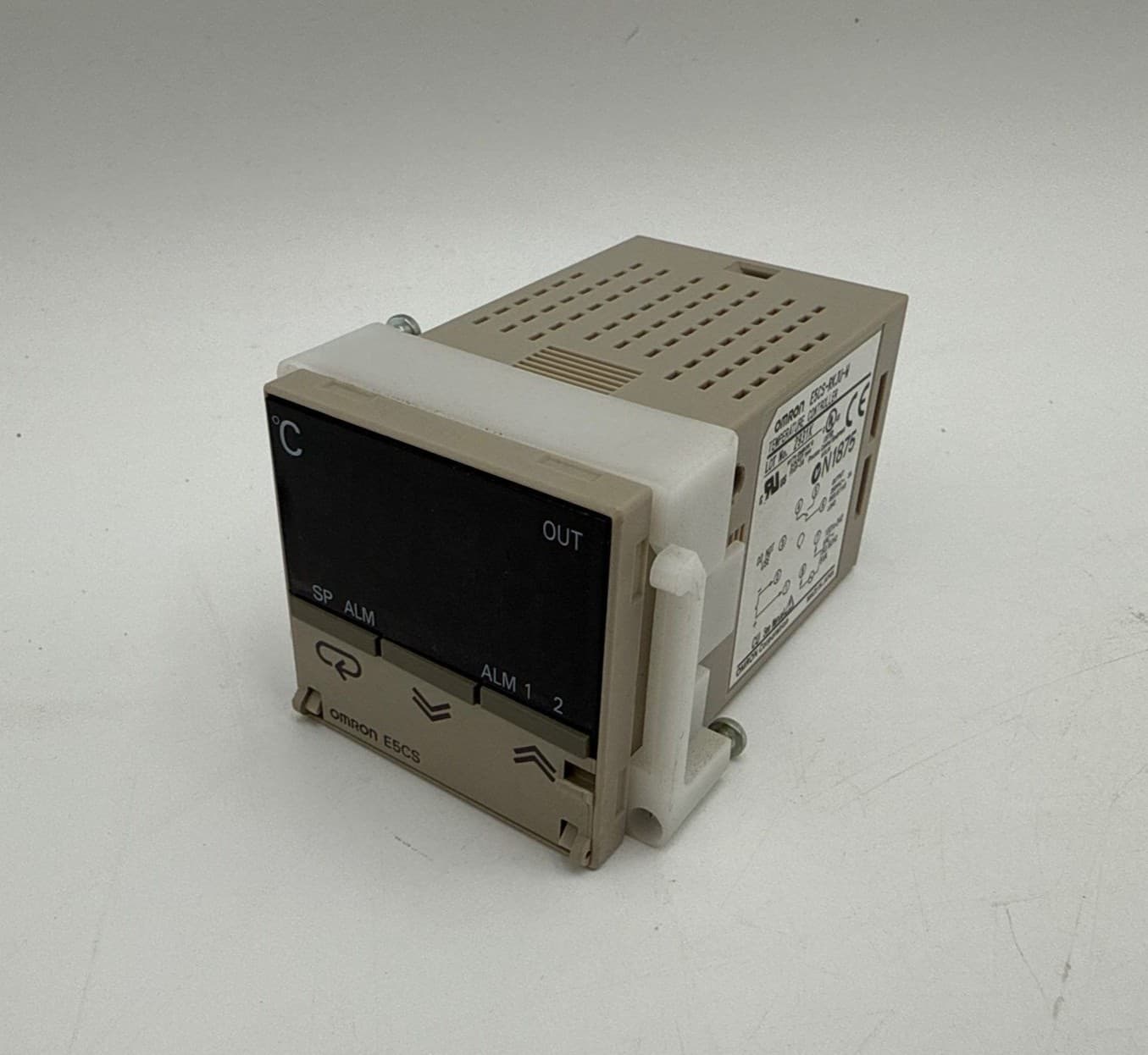 Omron E5CS-RKJU-W Temperature Controller Multi-Range 100-240 V AC – image 1