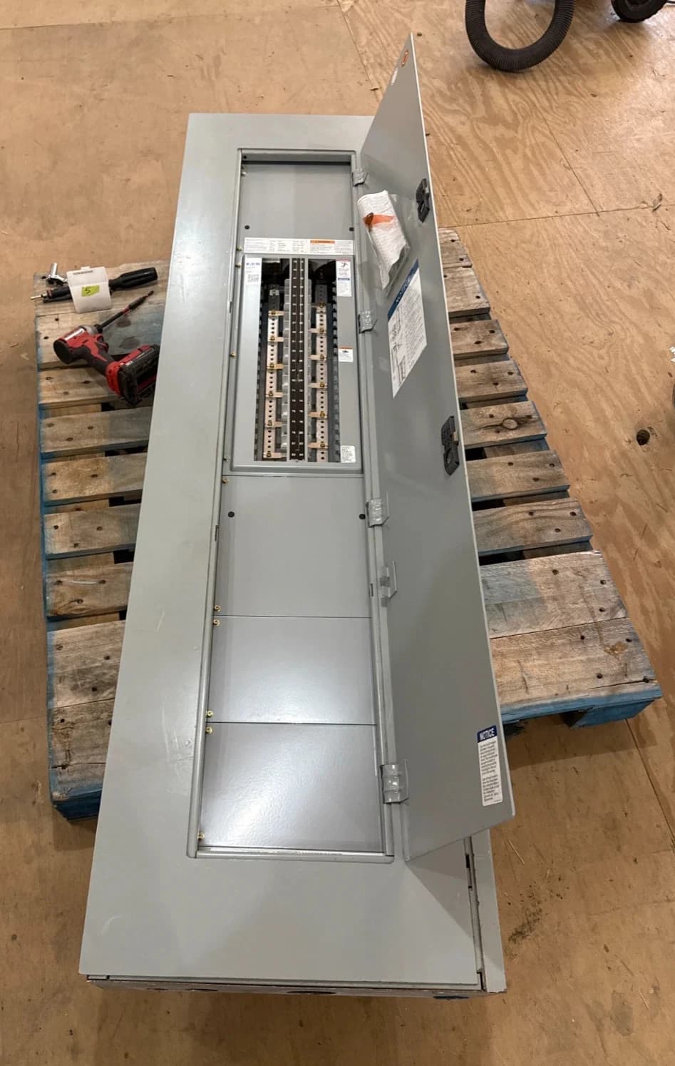 Eaton PRL1A Pow-R-Line Panelboard 400A 208/120V 3PH 4W MLO Panel 400 Amp 42 Cir – image 1