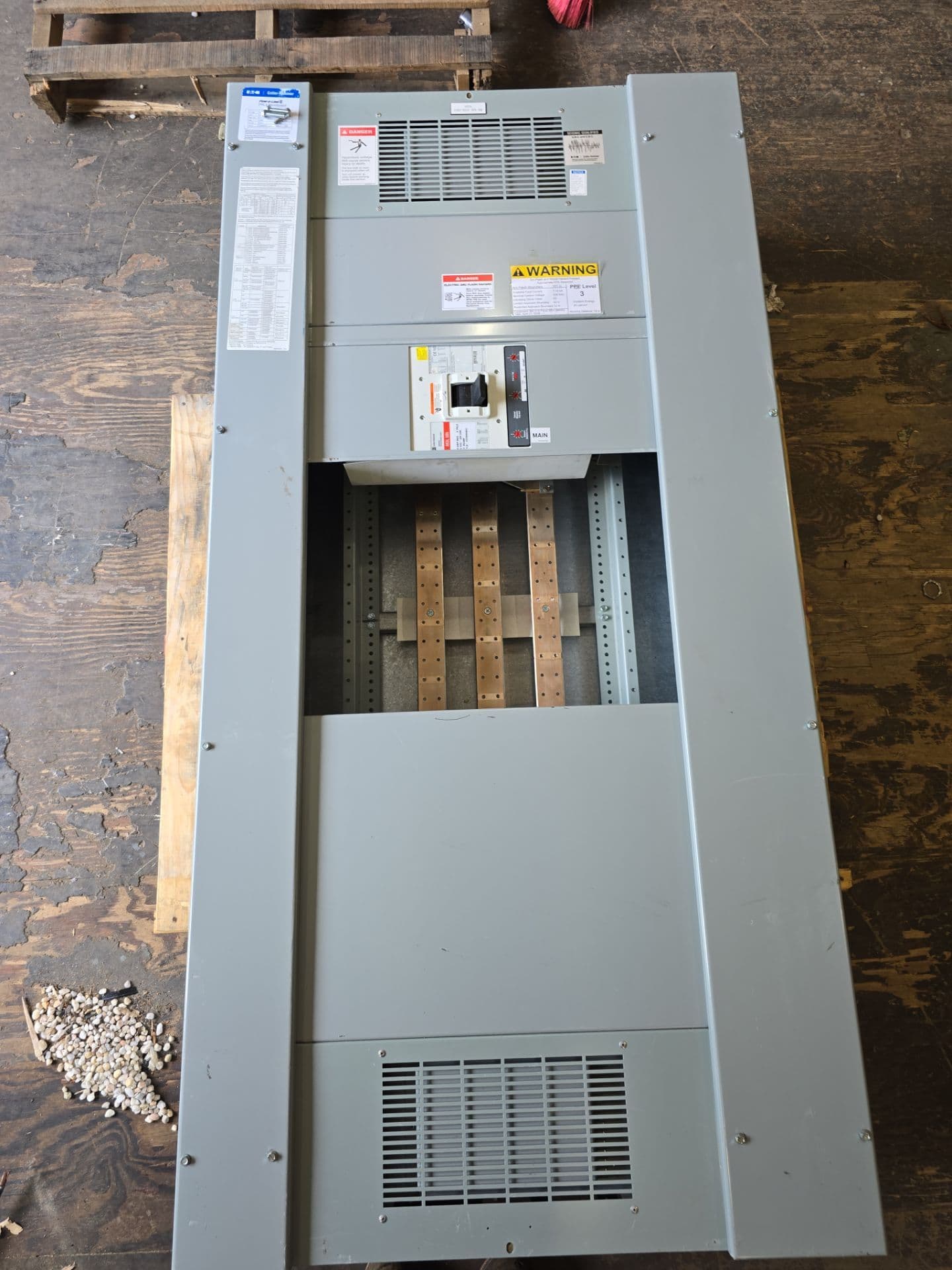 Eaton PRL4 Panelboard 800A 208/120V 3PH 4W MCB Main MDL3800 Indoor Encl BX3673 – image 1