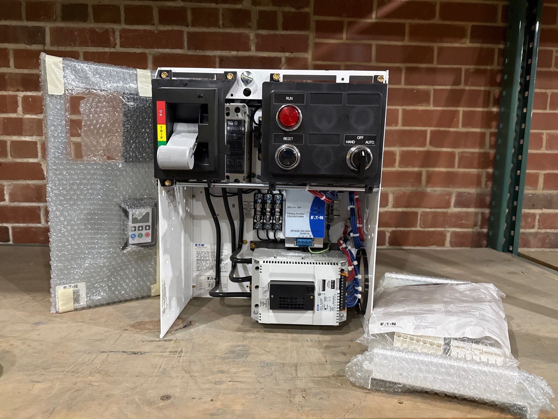 Eaton Freedom 2100 18" 150A VFD MCC Bucket HMCPS150U4C S811+R13N3S Soft Starter – image 1