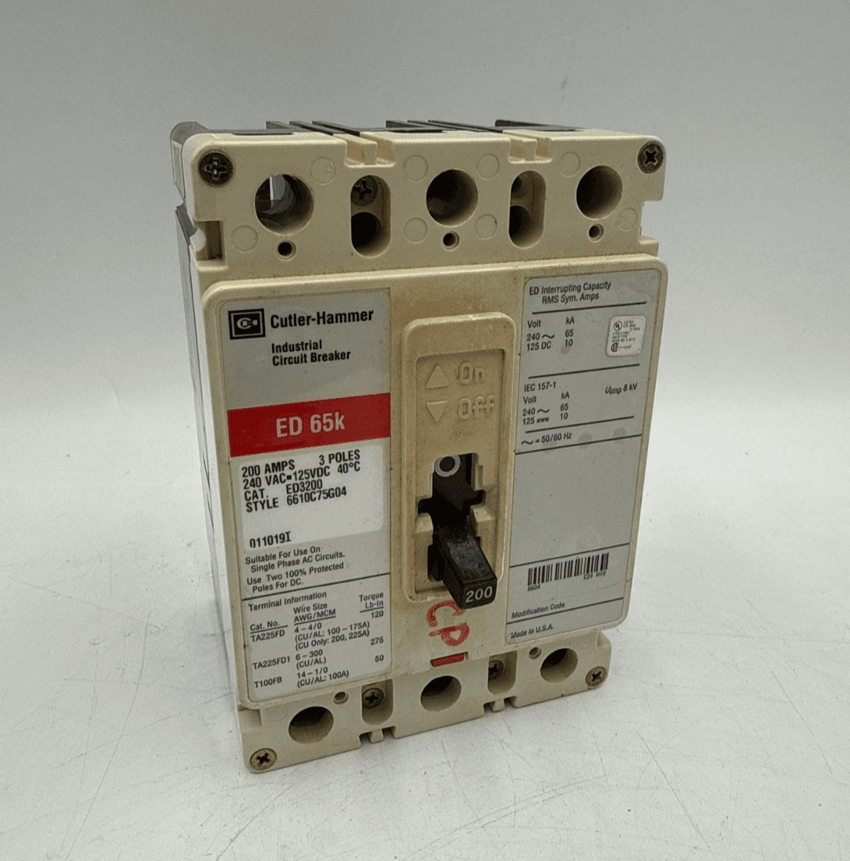 Cutler Hammer ED3200 Circuit Breaker 200A 3P 240V 3PH ED 65k 200 Amp 3 Pole – image 1