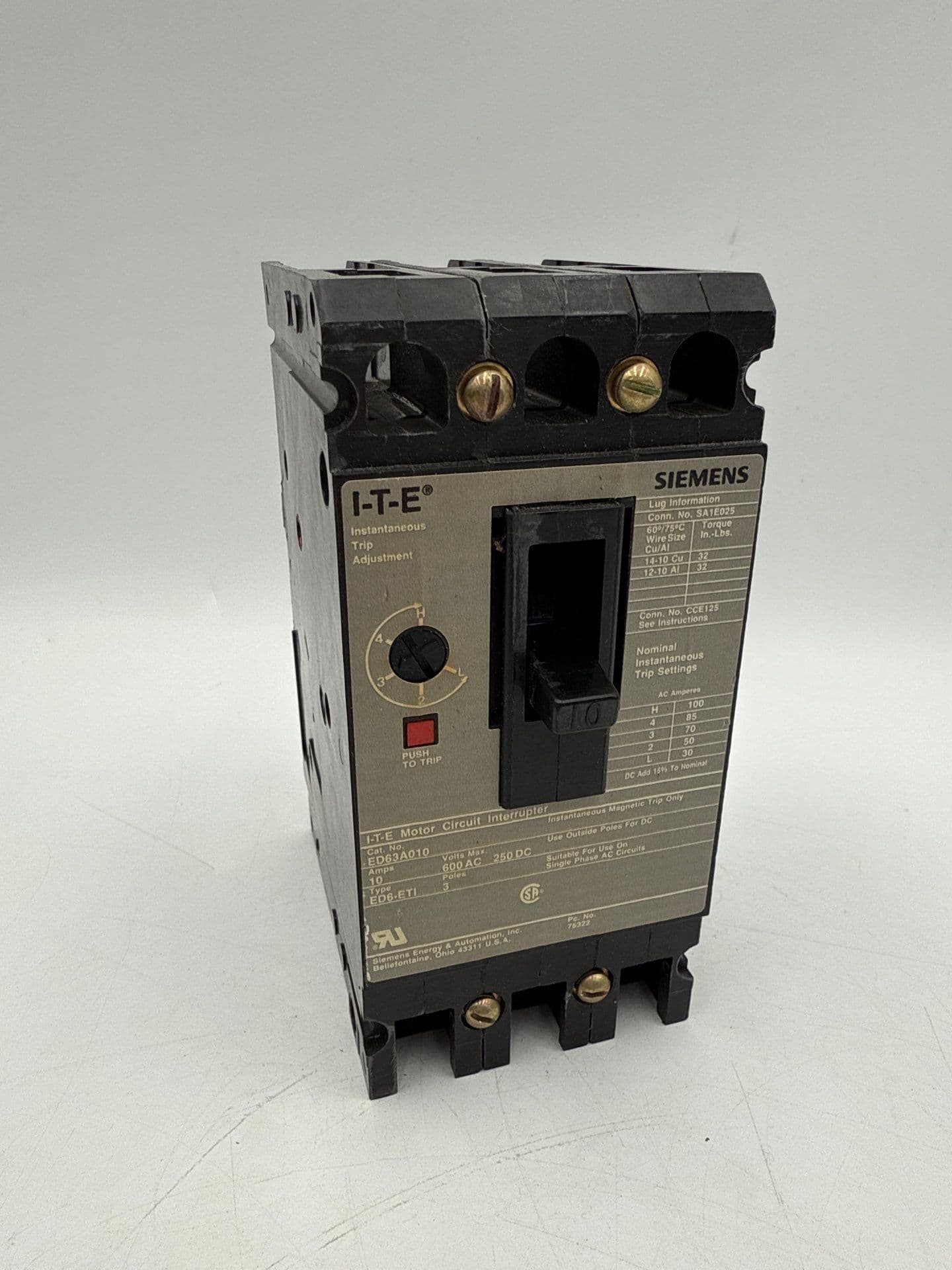 ITE Siemens ED63A010 Circuit Breaker 10A 3P 600V 3PH ED6-ETI 10 Amp 3 Pole – image 1