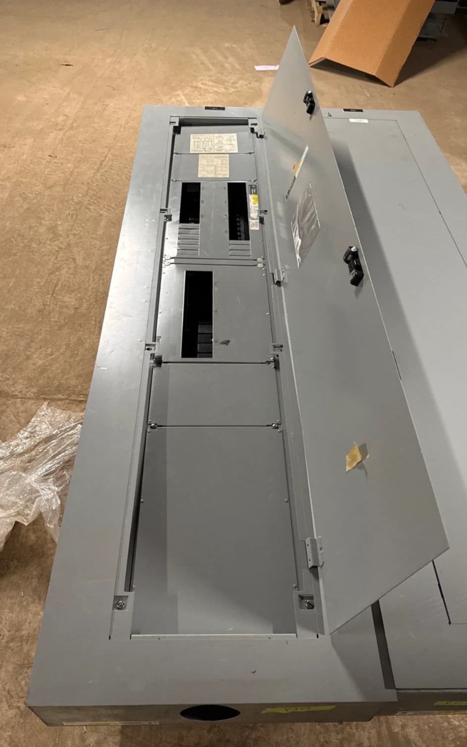 GE AEF3304MBX Panelboard 400A 480/277V 3PH 4W 30 Cir MLO Panel 400 Amp Main Lug