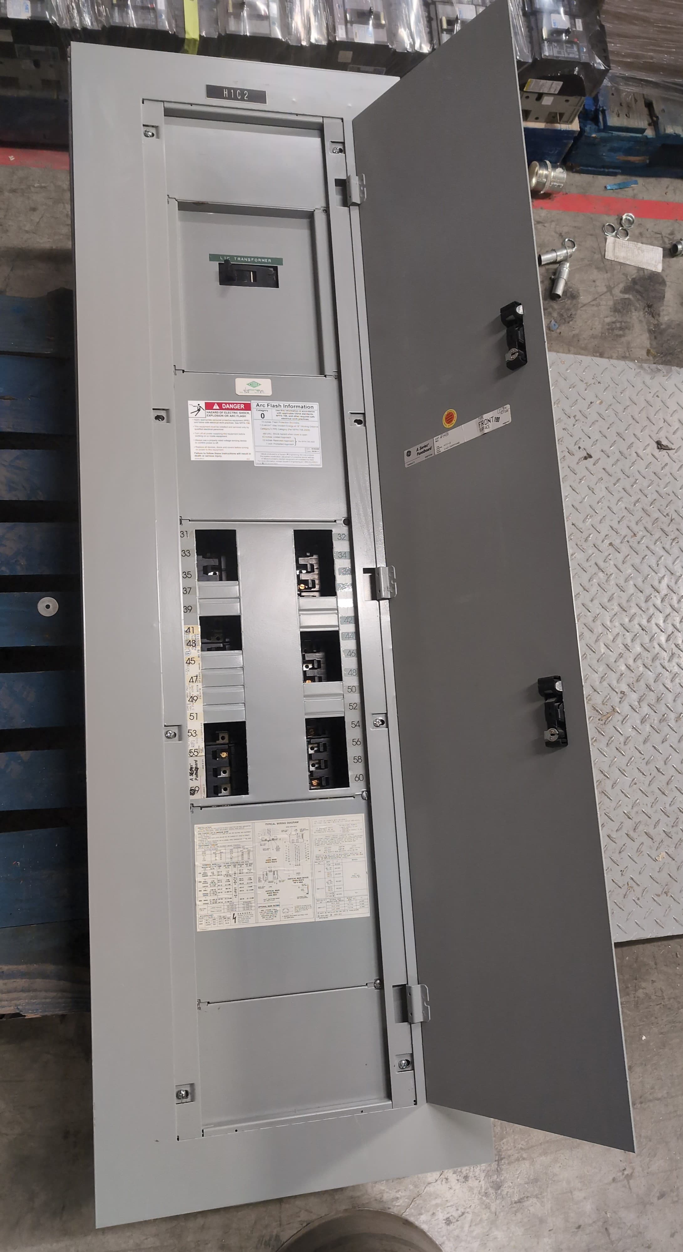 GE AEF3304MBX Panelboard 400A 480/277V 3PH 4W 30 Cir MLO Panel Subfeed 175A – image 1