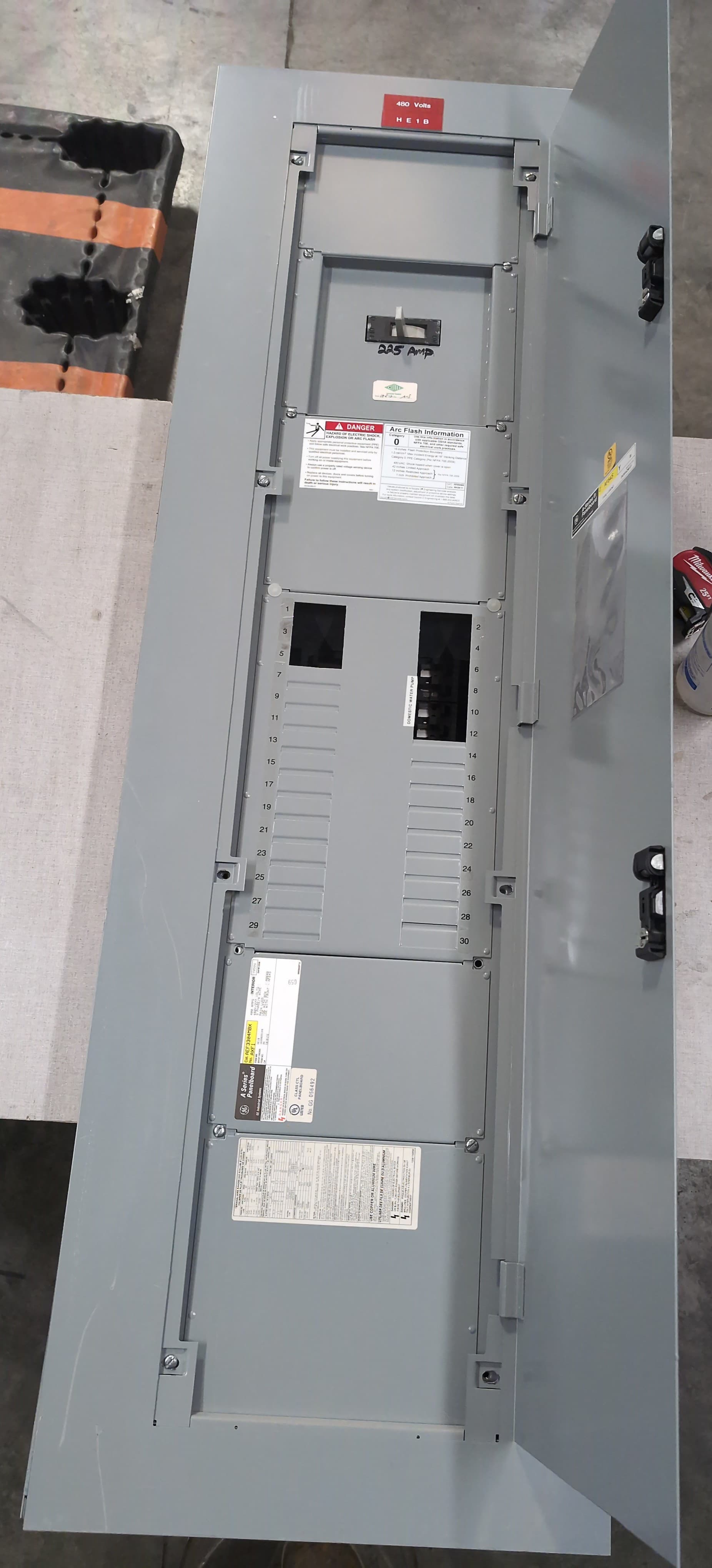 GE AEF3304MBX Panelboard 400A 480/277V 3PH 4W Subfeed 225A 30 Cir MLO Panel