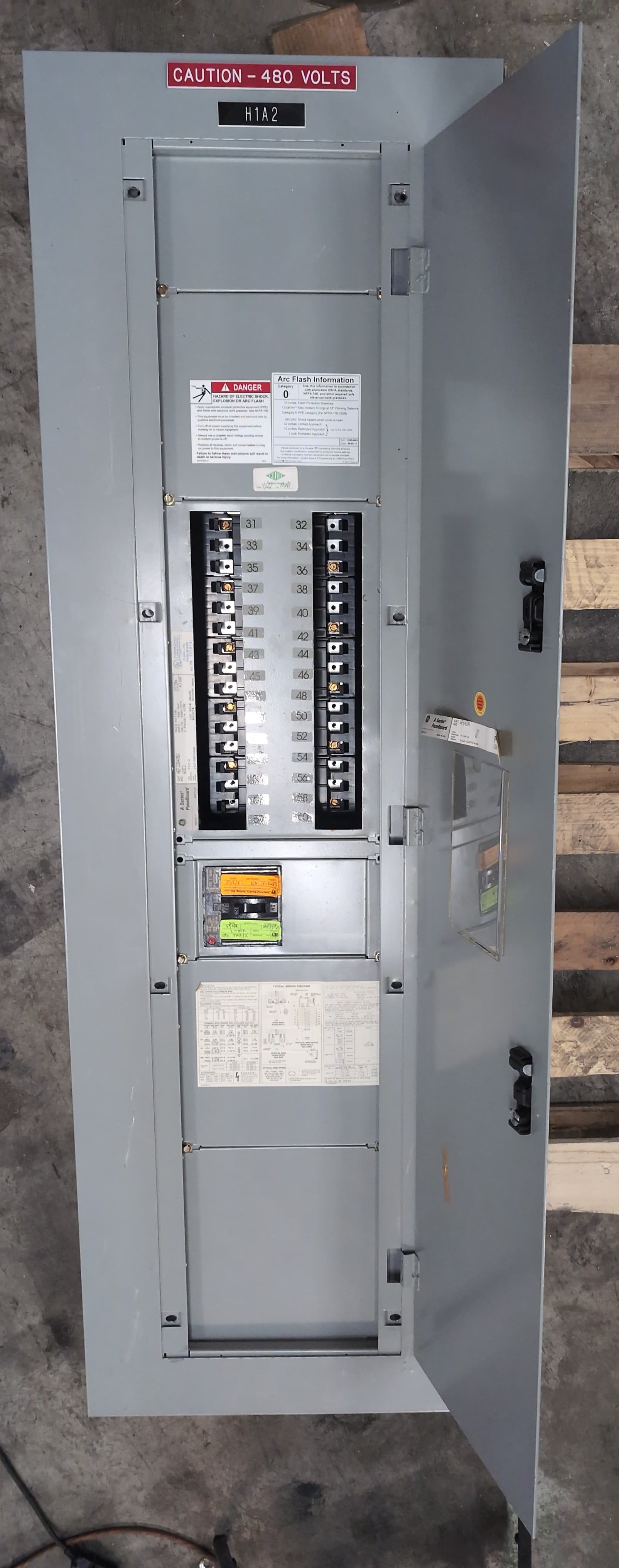 GE AEF3304MBX Panelboard 400A 480/277V 3PH 4W 30 Cir MLO Panel Sub 125Amp NEMA1 – image 1