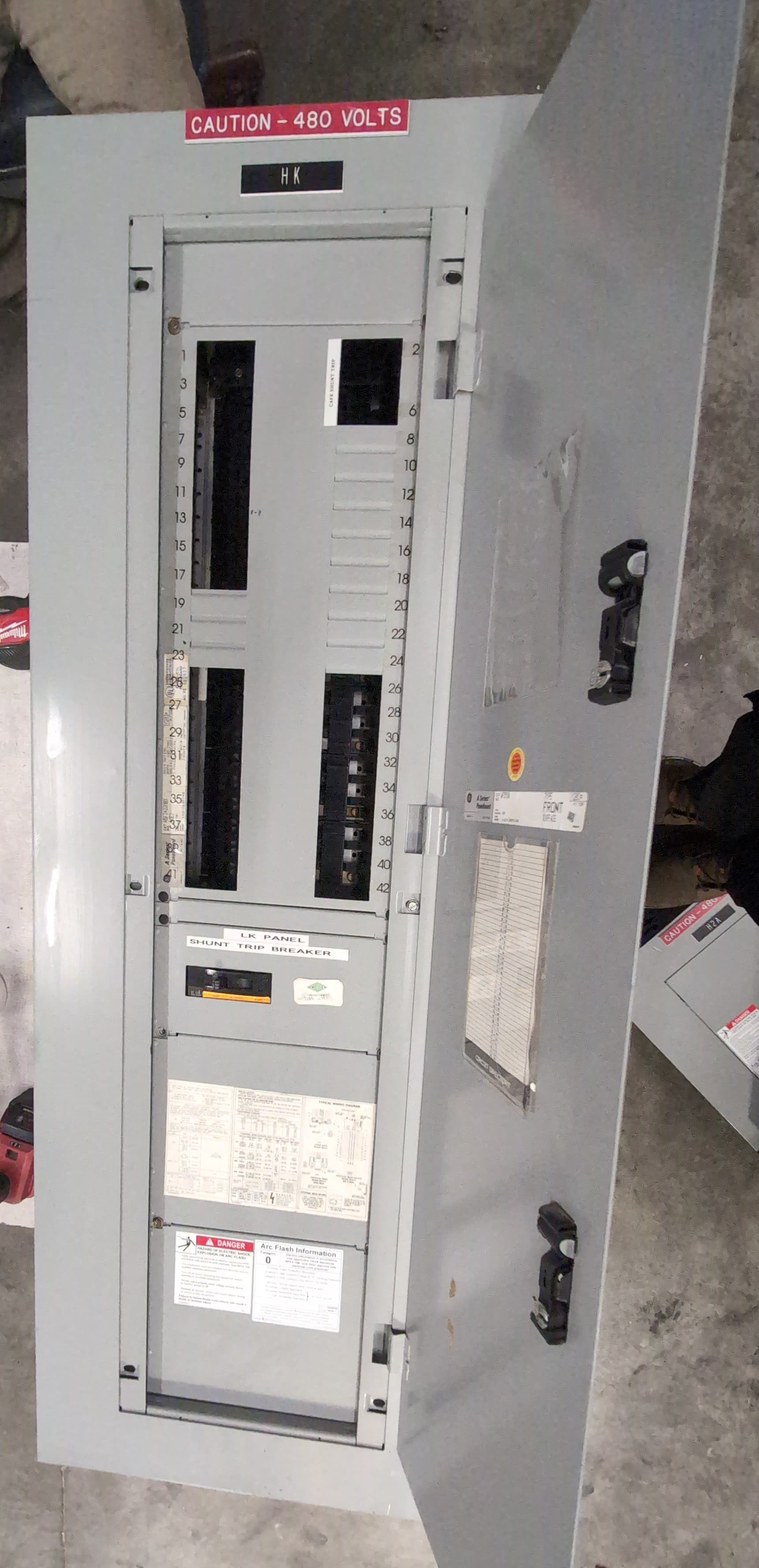 GE AEF3422MBX Panelboard 225A 480/277V 3PH MLO Panel 4W 42 Cir Subfeed 125A