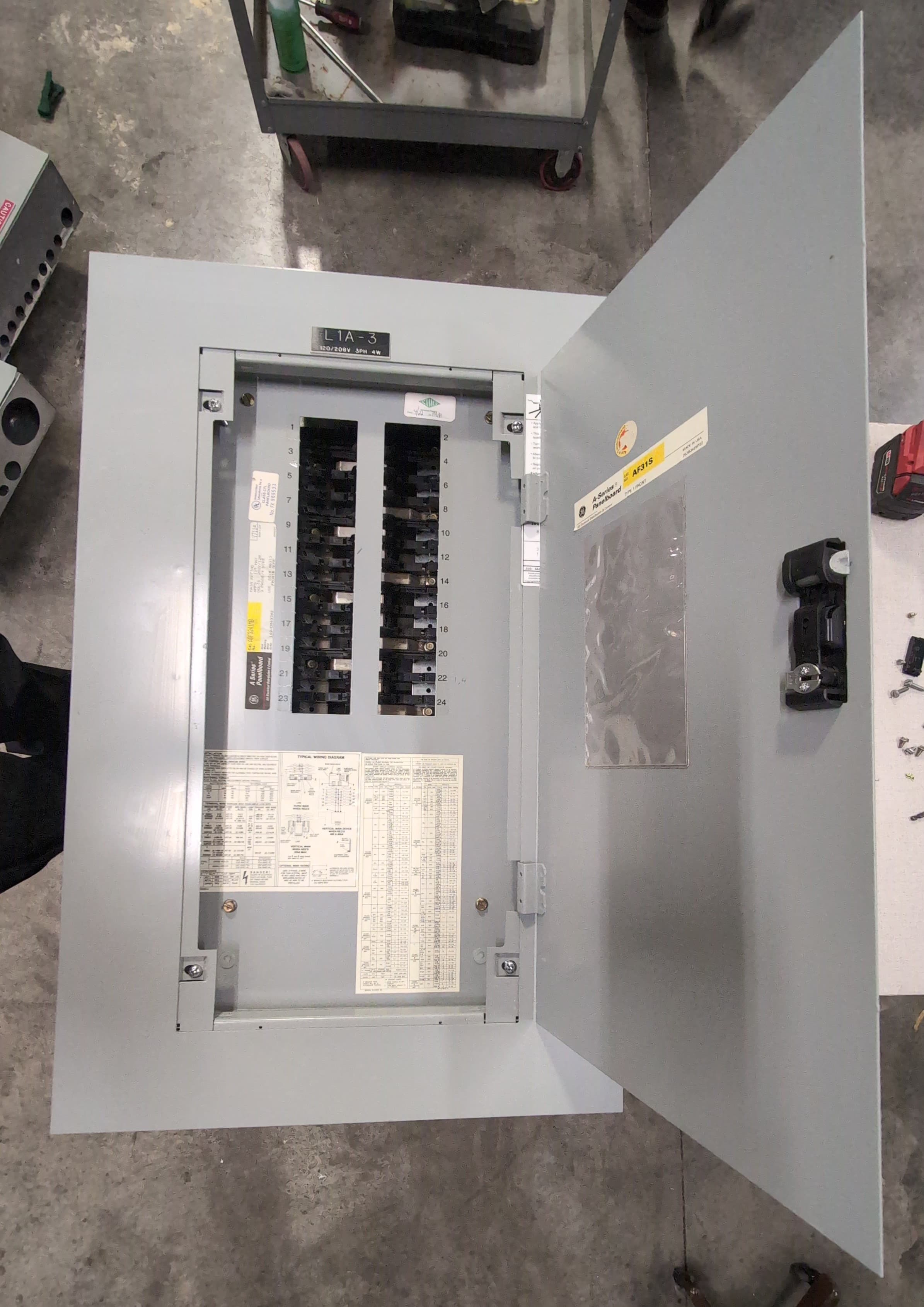 GE AQF3241MB Panelboard 125A 208Y/120V 3PH 4W 24 Cir MLO Panel 125 Amp AB31B