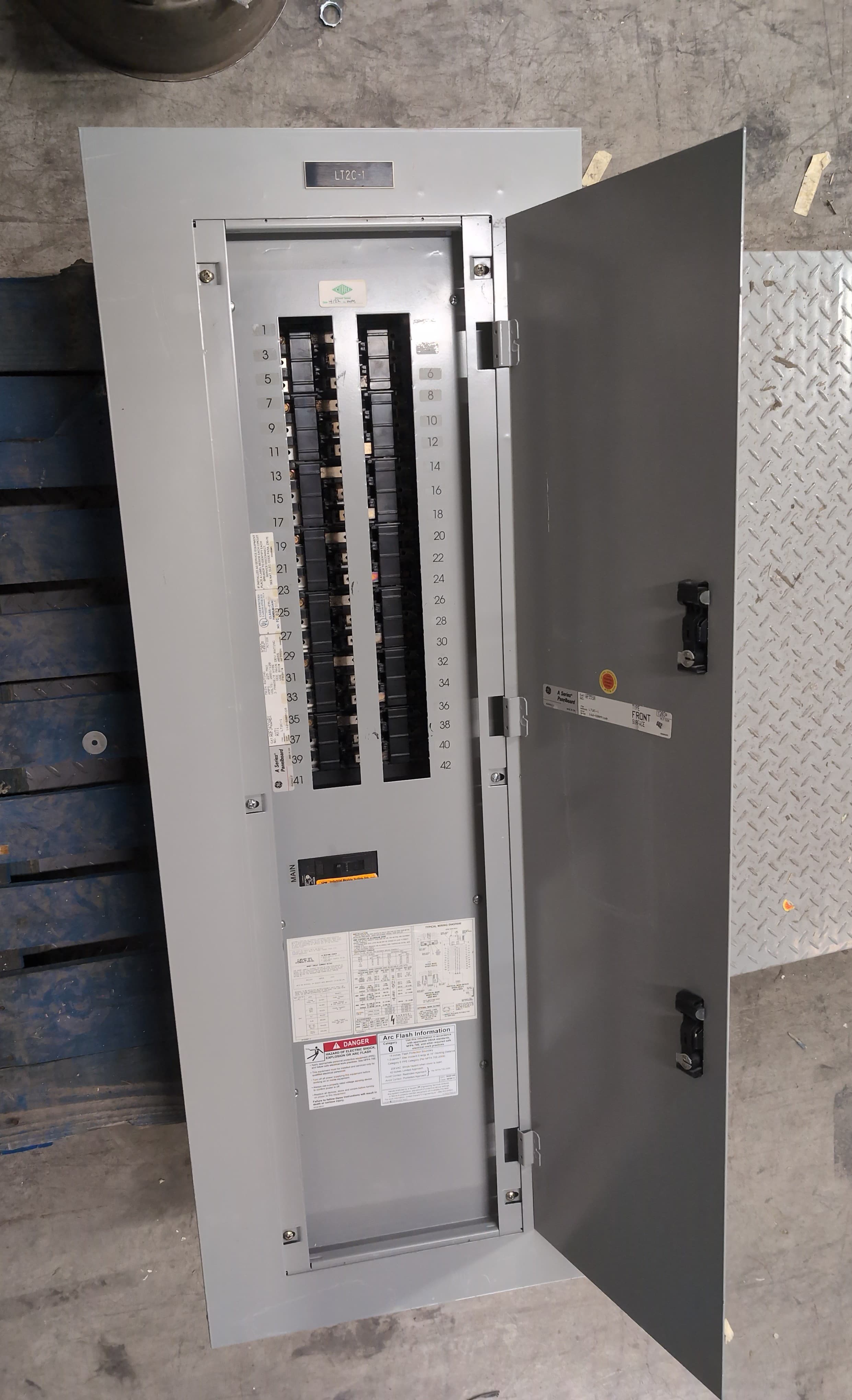 GE AQF3422ABX Panelboard 225A 208Y/120V 3PH 4W 42 Cir MCB Panel 225 Amp TQD32225 – image 1