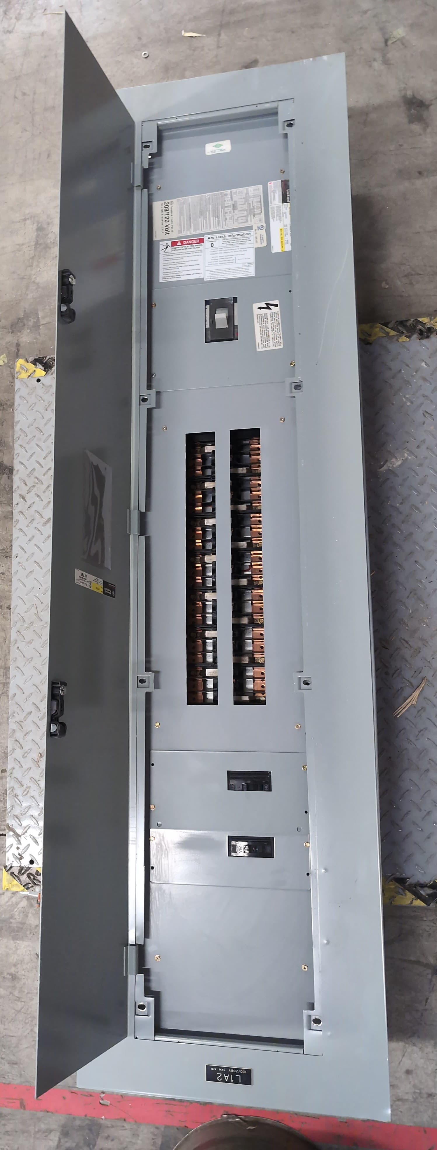 GE AQU3424RCX Panelboard 400A 208/120V 3PH 4W MCB Panel 42 Cir SGHA36AT0400
