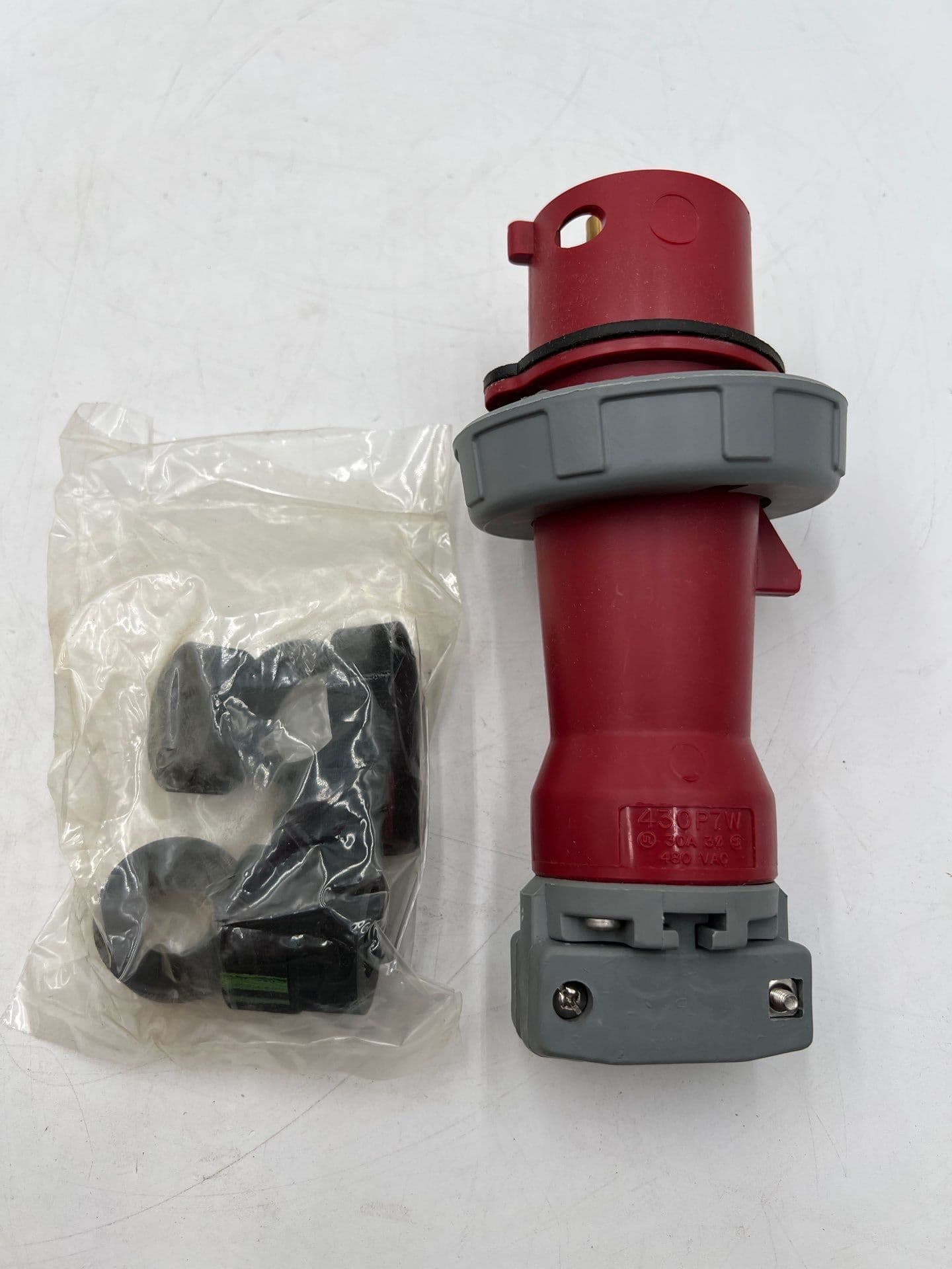 Hubbell HBL430P7W – image 1