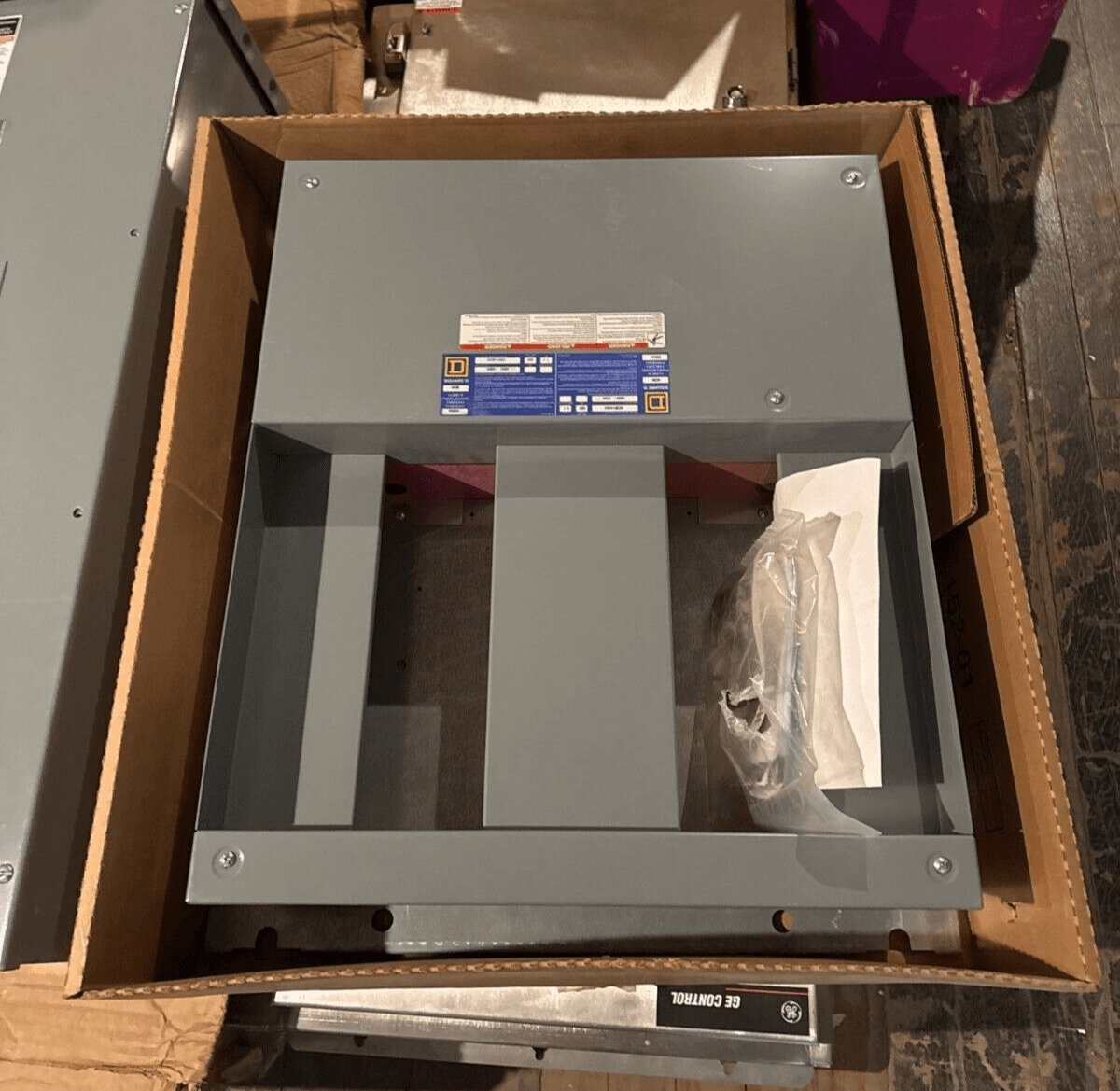 Square D HCM14484 HCM Panelboard Interior 400A 600V 3PH 18 Cir 400 Amp 3 Phase – image 1