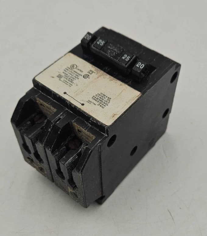 Square D HOMT2020225 Dual Circuit Breaker 20A/25A 3P 120V/240V 3PH USED – image 1