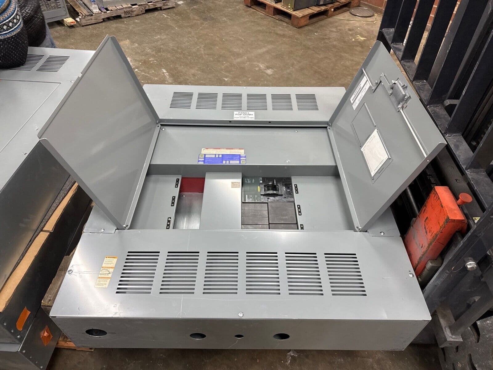 Square D HCP I-Line Panelboard 300A 208/120V 3PH 4W 18 Circuit MCB P428 – image 1