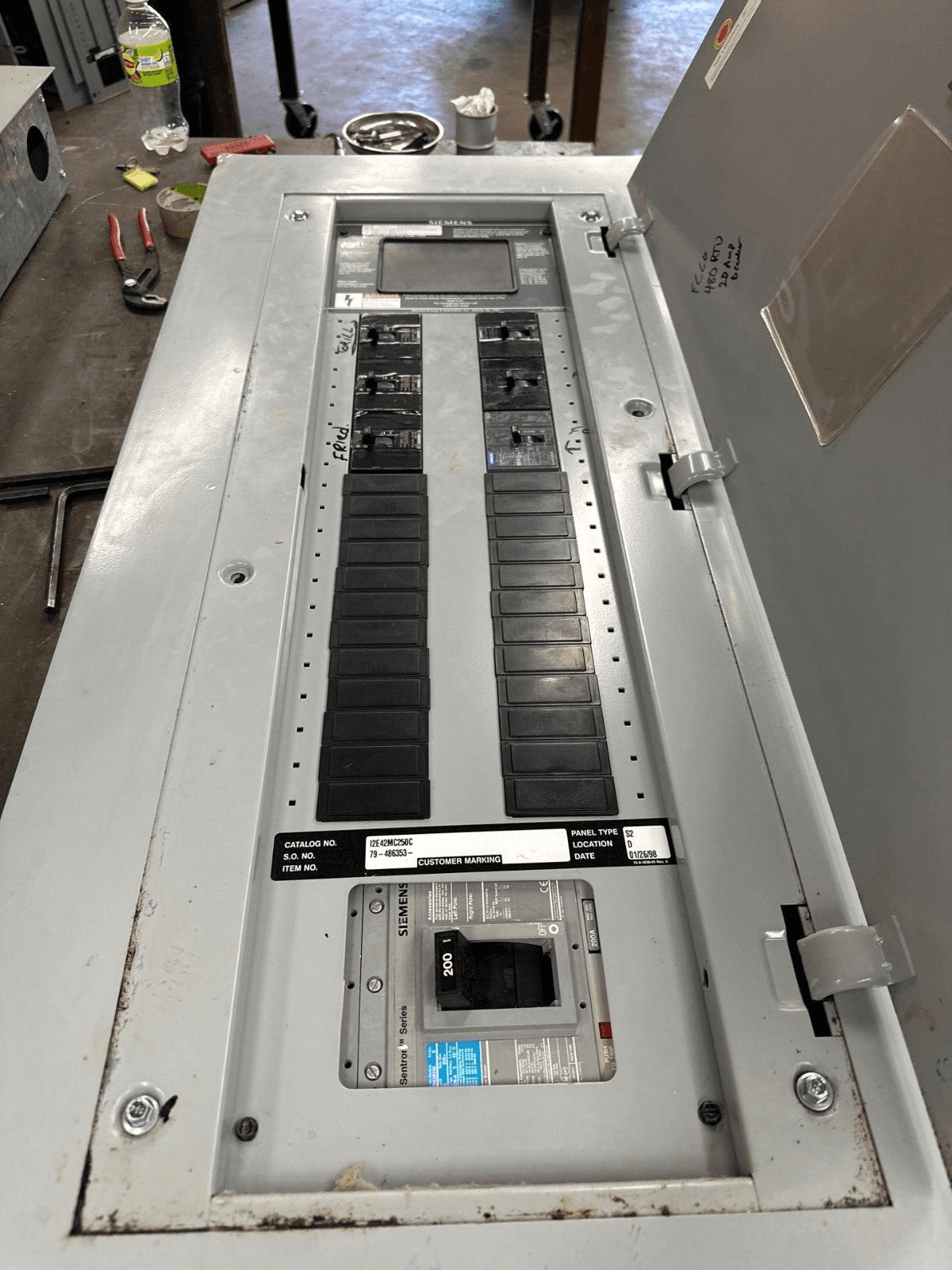 Siemens I2E42MC250C S2 Panelboard 250A 480/277V 3PH 4W Indoor Encl P393 – image 1