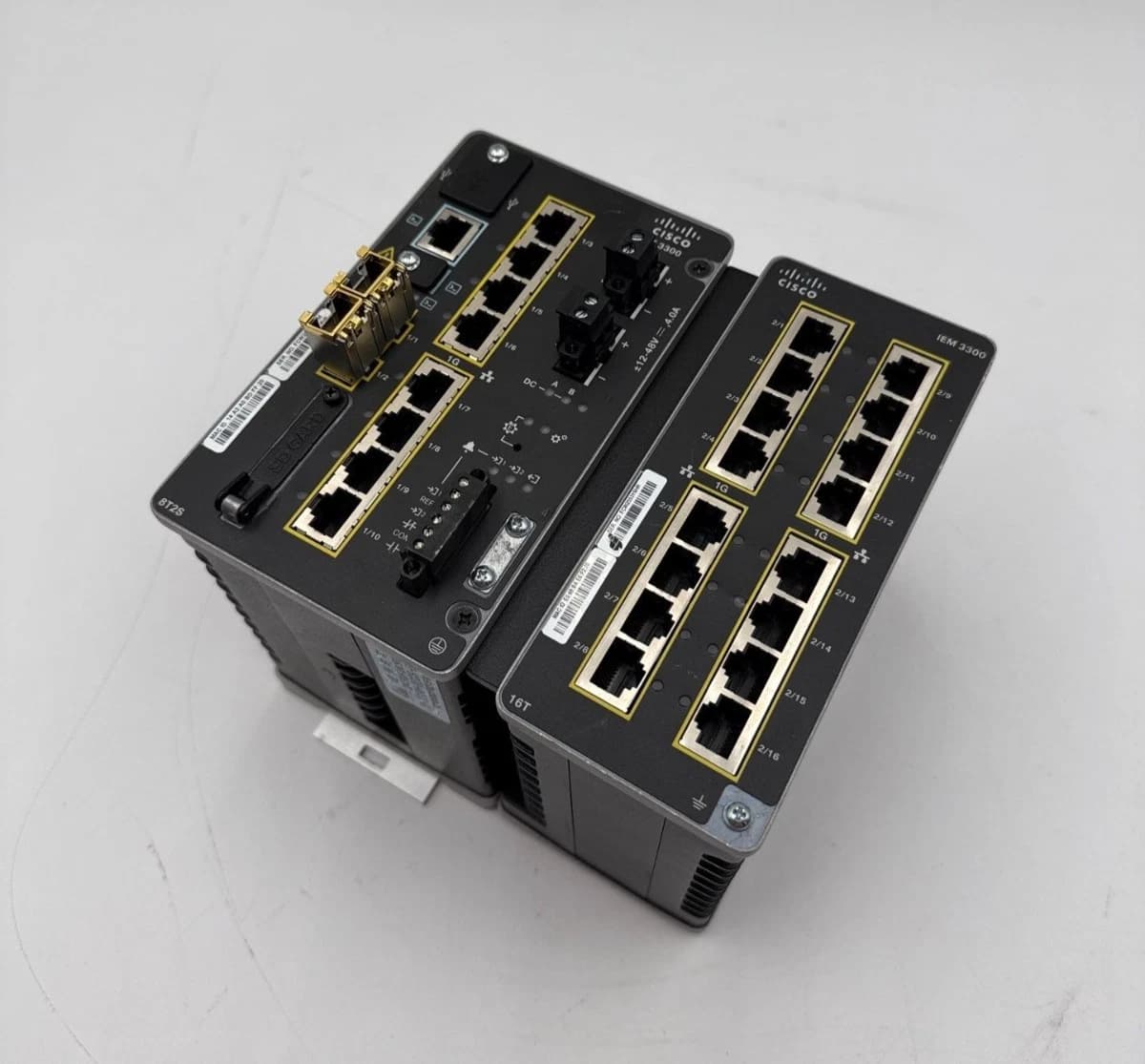 Cisco IE-3300-8T2S-E Industrial Ethernet Switch IEM-3300-16T Expansion Module – image 1