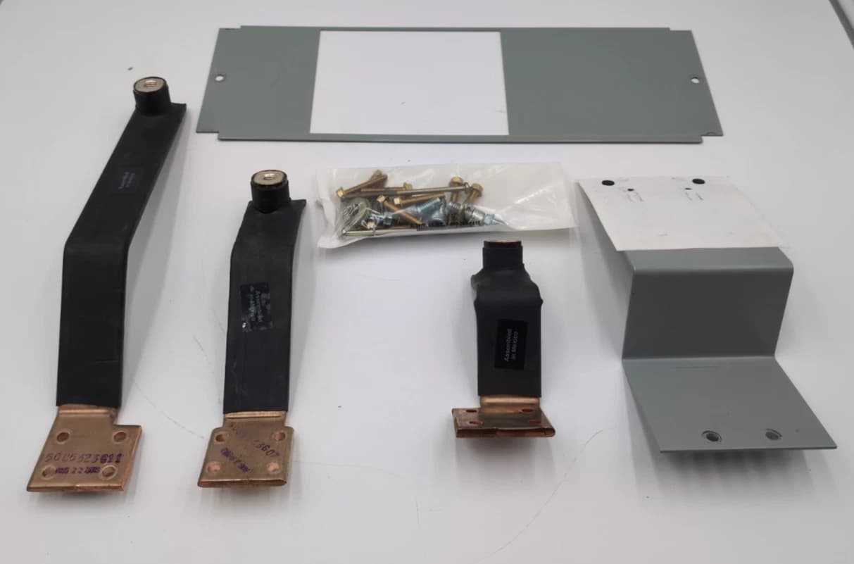 Eaton KPRL4LG 600A 600V Mounting Kit 3P 600 Amp LGH LGE Breakers Single 17" Long