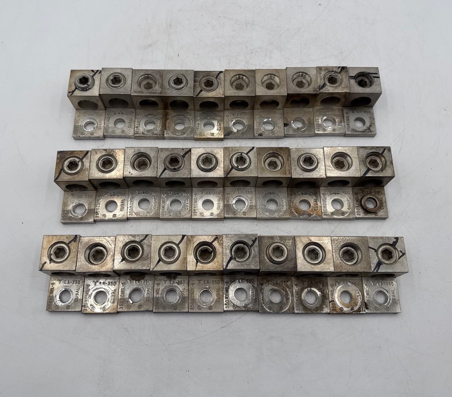 30PC CMC LA-350 Mechanical Lug 350KCMIL-6 CU9AL Aluminum