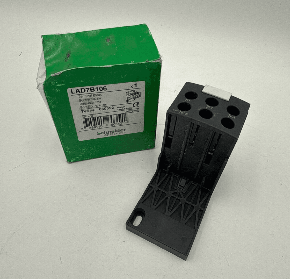 Schneider LAD7B106 – image 1