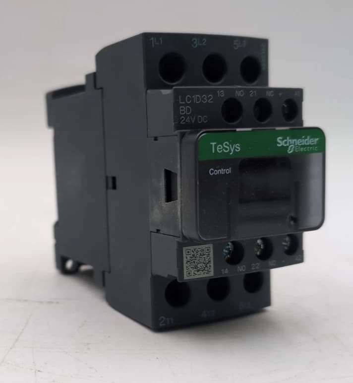 Schneider Electric LC1D32BD 3 Pole Contactor Coil 24VDC 50A 25HP Max NEW