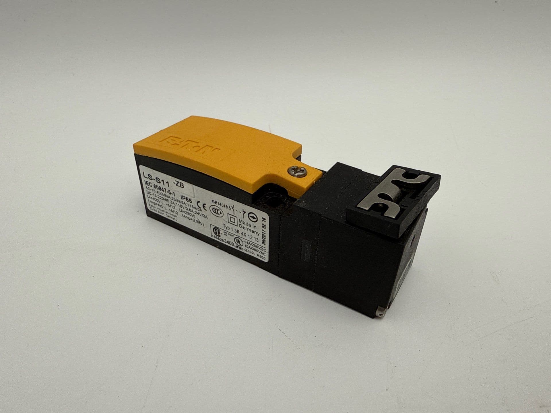 Eaton LS-S11-ZB Safety Interlock Switch 10A 415VAC 220VDC – image 1