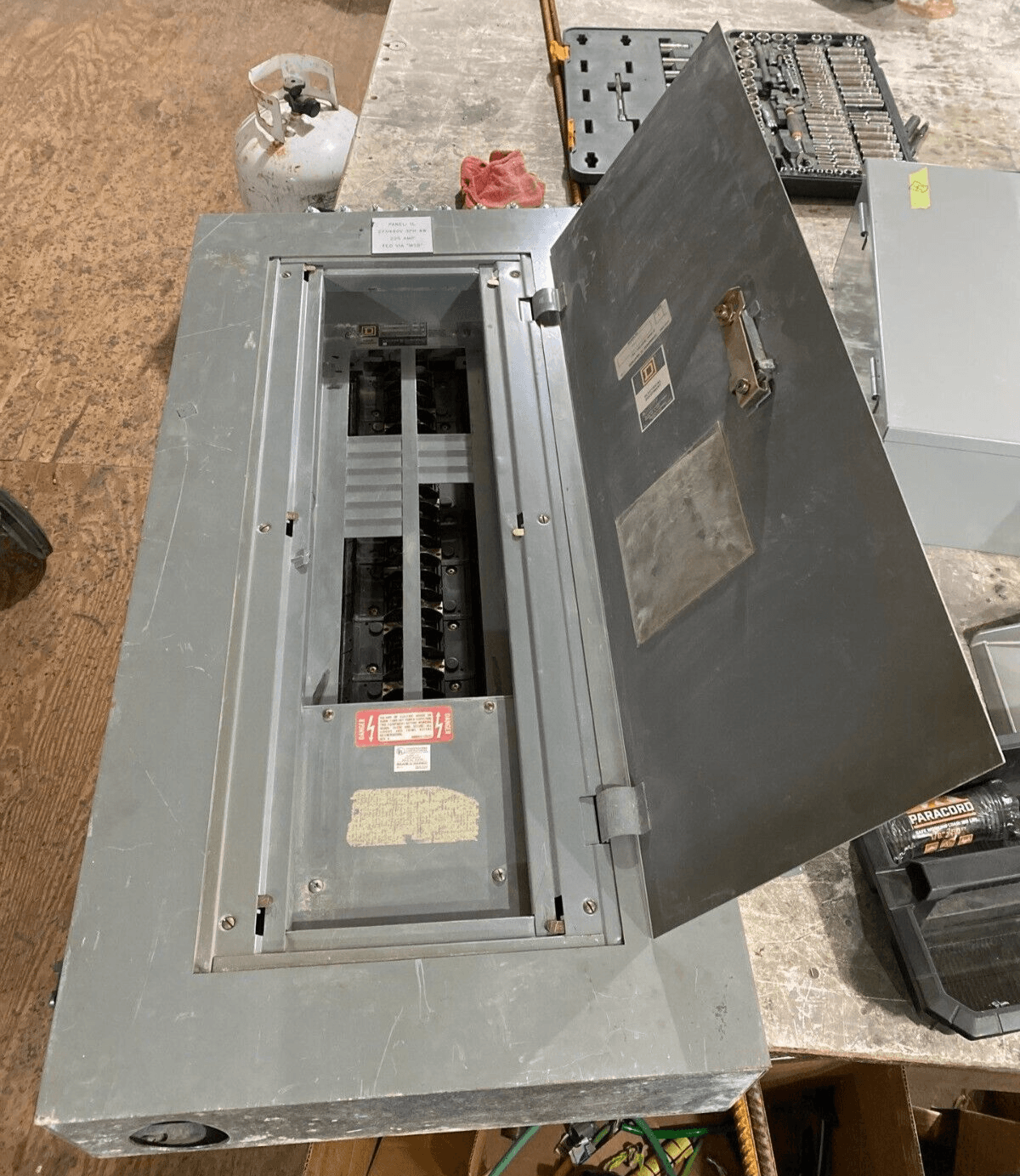 Square D NEHB Panelboard 225A 480/277V 3PH 4W Indoor Encl 42 Cir Main P654 – image 1