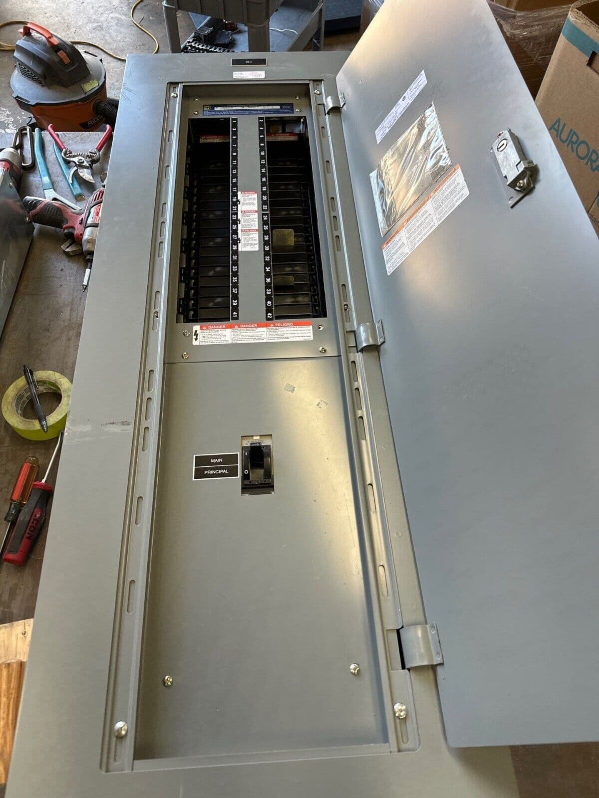 Square D NF Panelboard 250A 600V 480V 3PH 3W 42 Circuit Indoor Encl MCB P004 – image 1