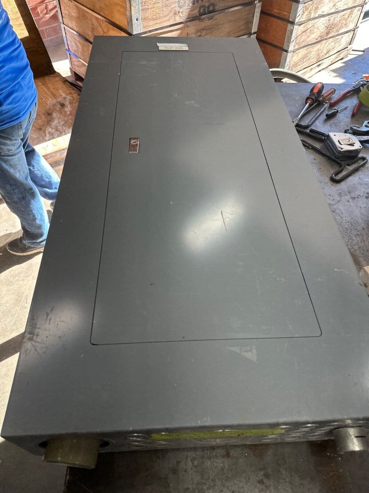 Square D NF Panelboard 250A 600Y/347V 3PH Main Lug MLO Indoor Encl 42 P340 – image 1