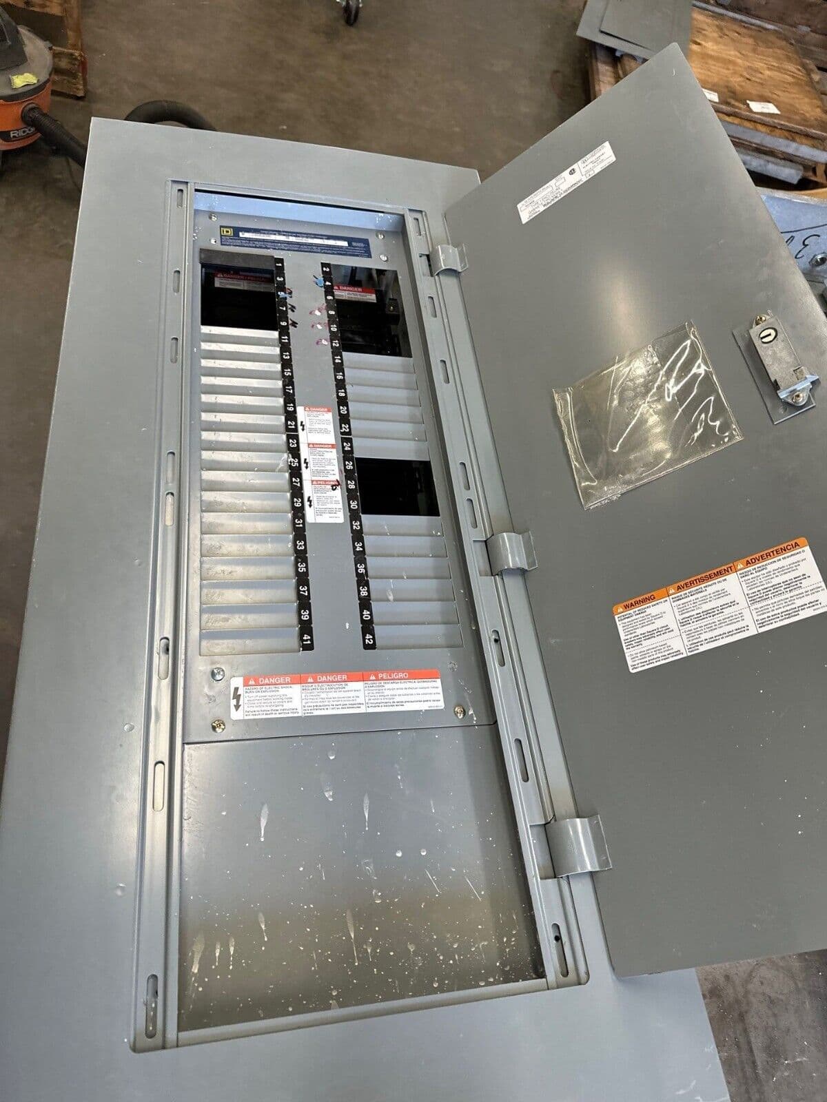 Square D NF Panelboard 250A 600Y/347V 3PH 4W 42 Circuit Indoor Encl P355 – image 1