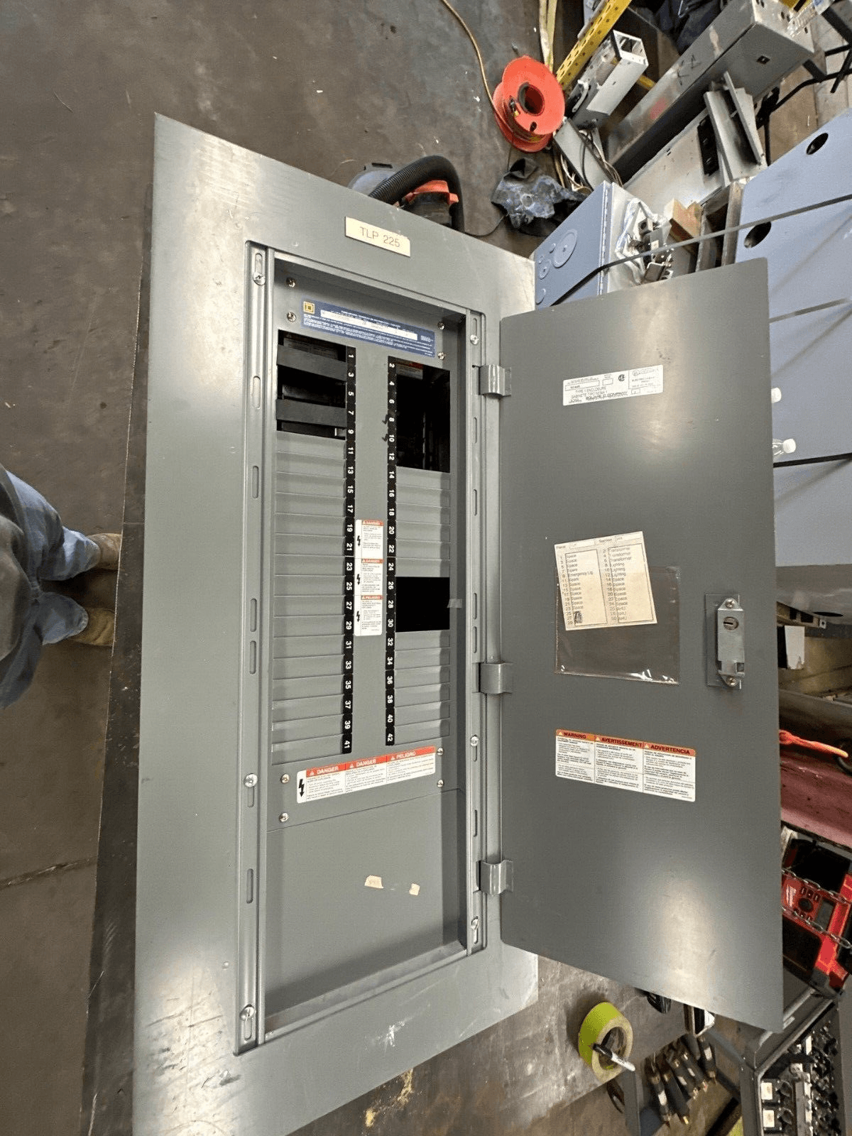 Square D NF Panelboard 250A 600V 3PH 4W MLO 42 Cir Main Lug Panel P360 – image 1