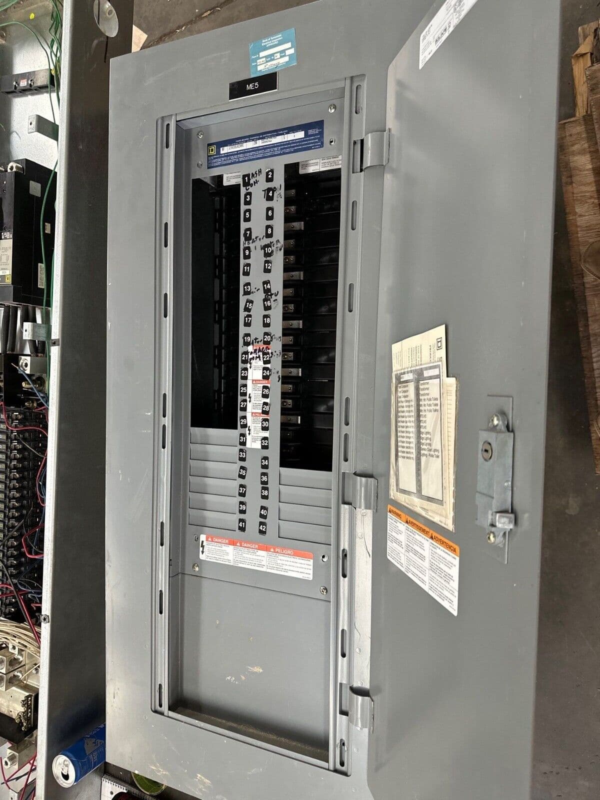 Square D NF Panelboard 250A 600V 3PH 4W Main Lug Panel Indoor Encl P363 – image 1