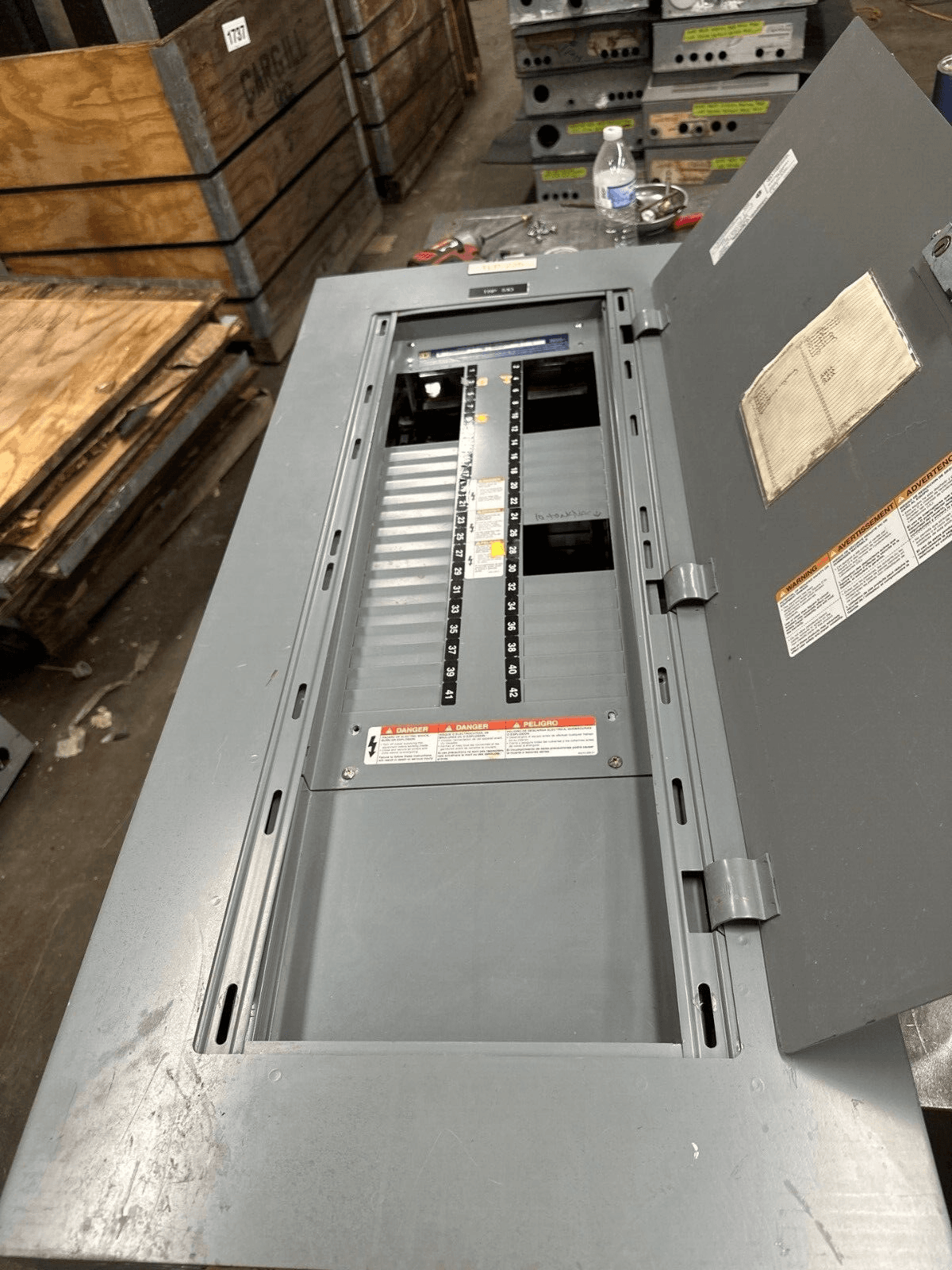 Square D NF Panelboard 250A 600V 3PH 4W MLO 42 Cir Main Lug Indoor P370 – image 1