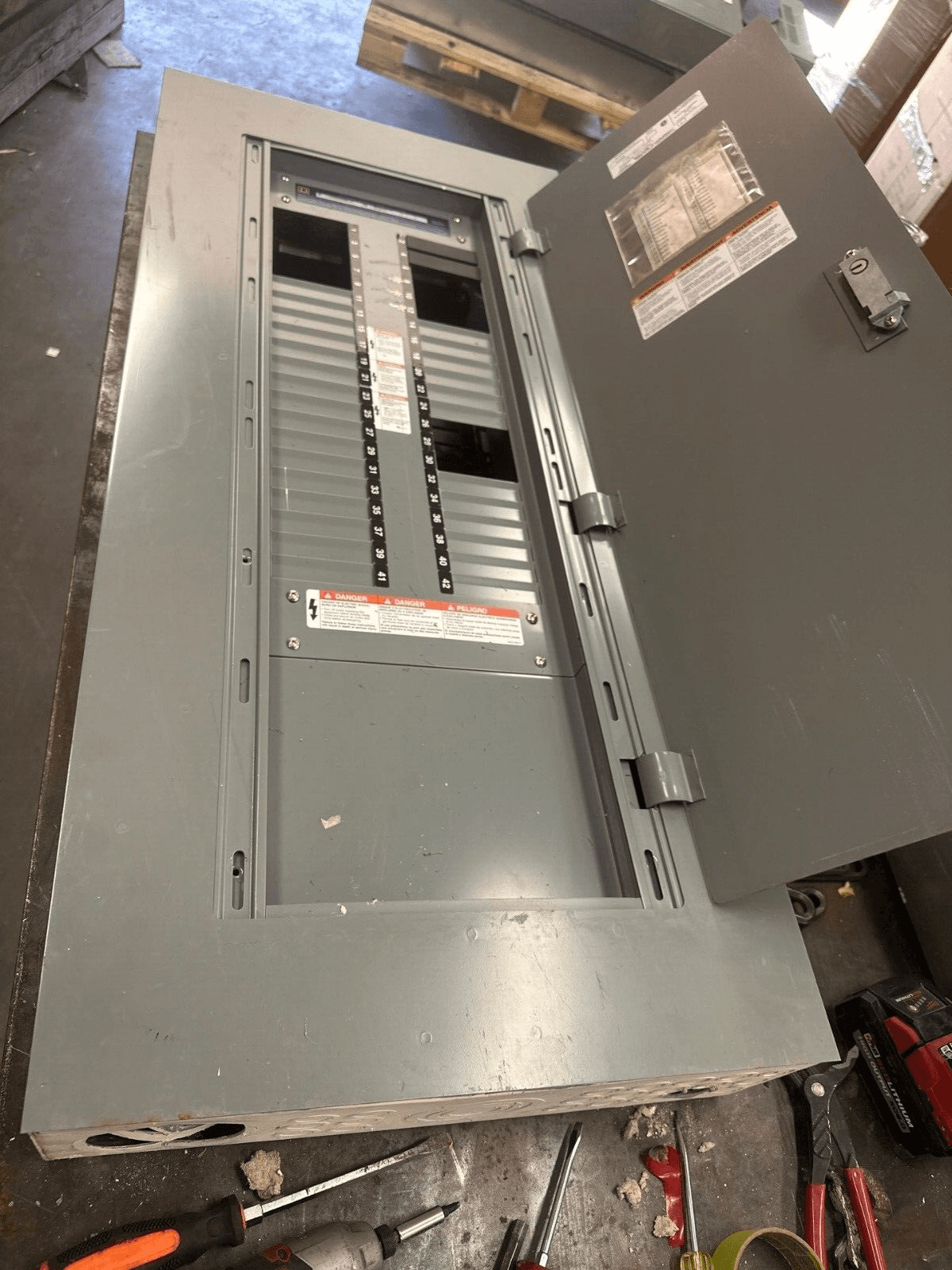 Square D NF Panelboard 250A 600V 3PH 4W 42 Cir Indoor Encl MLO P376 – image 1