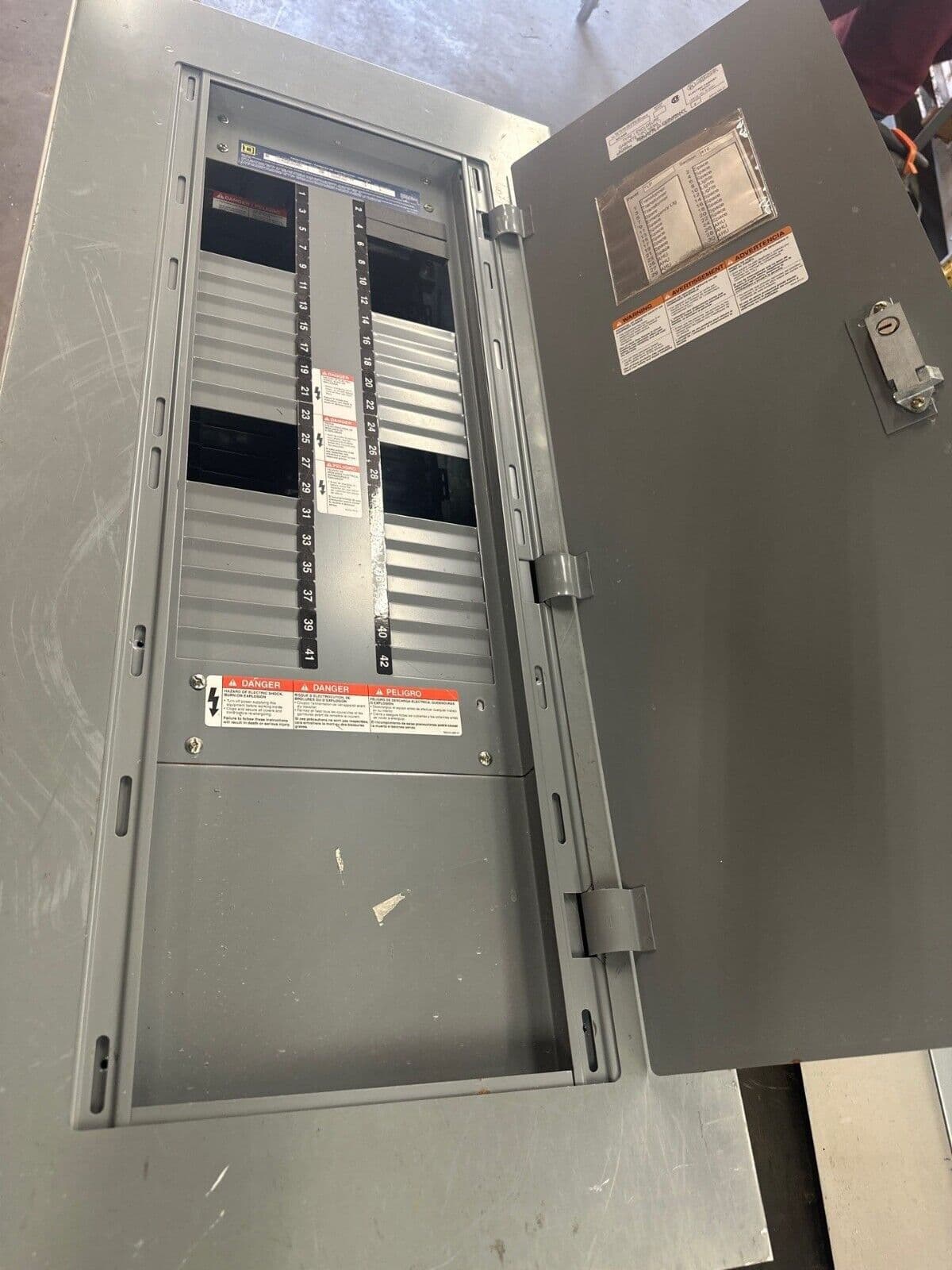 Square D NF Panelboard 250A 600V 3PH 4W 42 Cir Main Lug Panel P378 – image 1