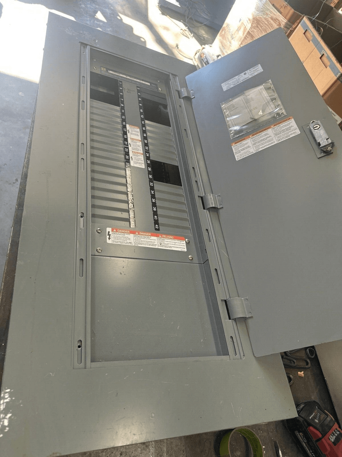 Square D NF Panelboard 250A 600V 3PH 4W MLO 42 Cir Main Lug Panel P379 – image 1