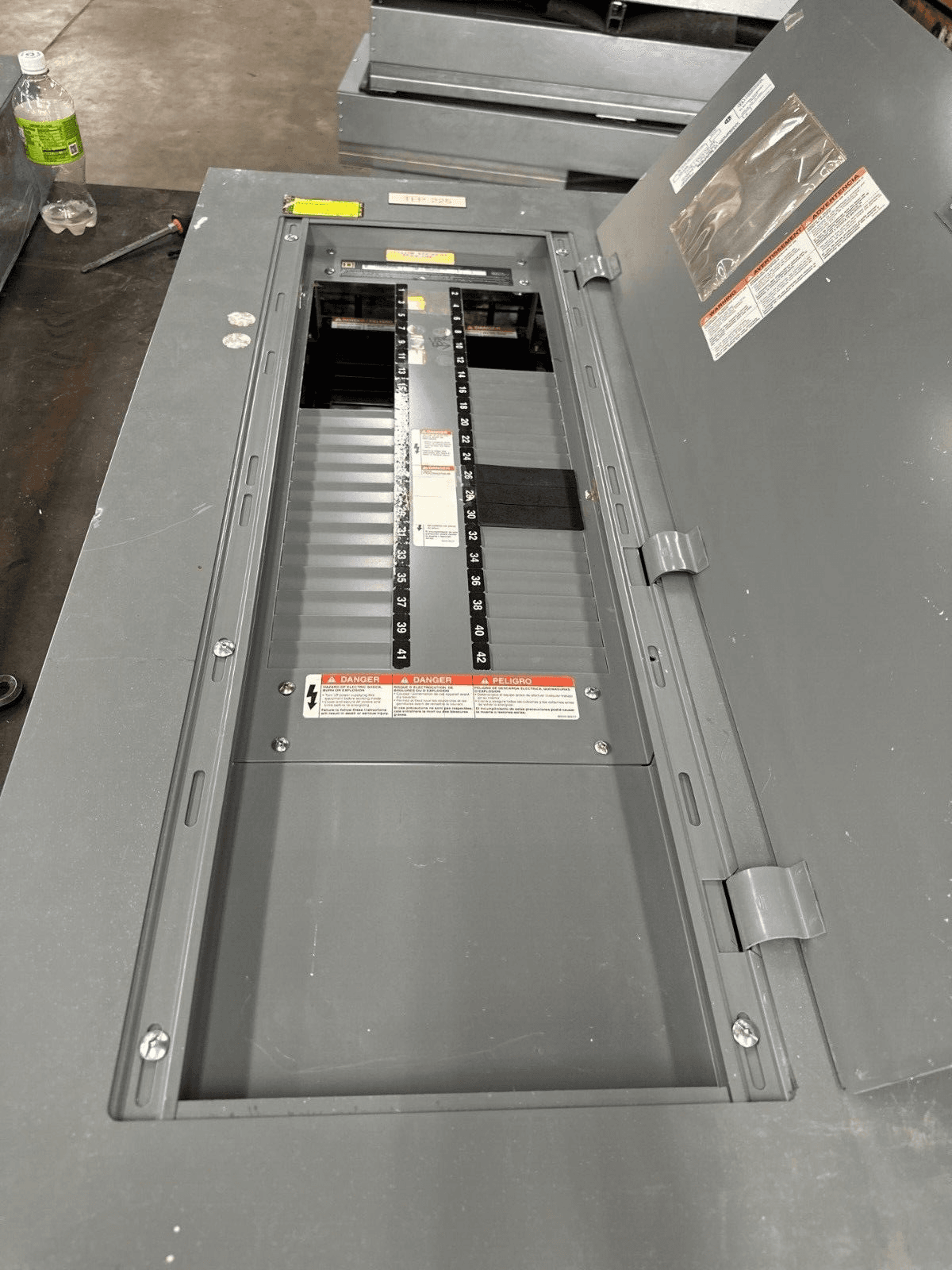 Square D 250A NF Panelboard 600Y/347V 240V 3PH 4W 42 Cir Box P398 – image 1