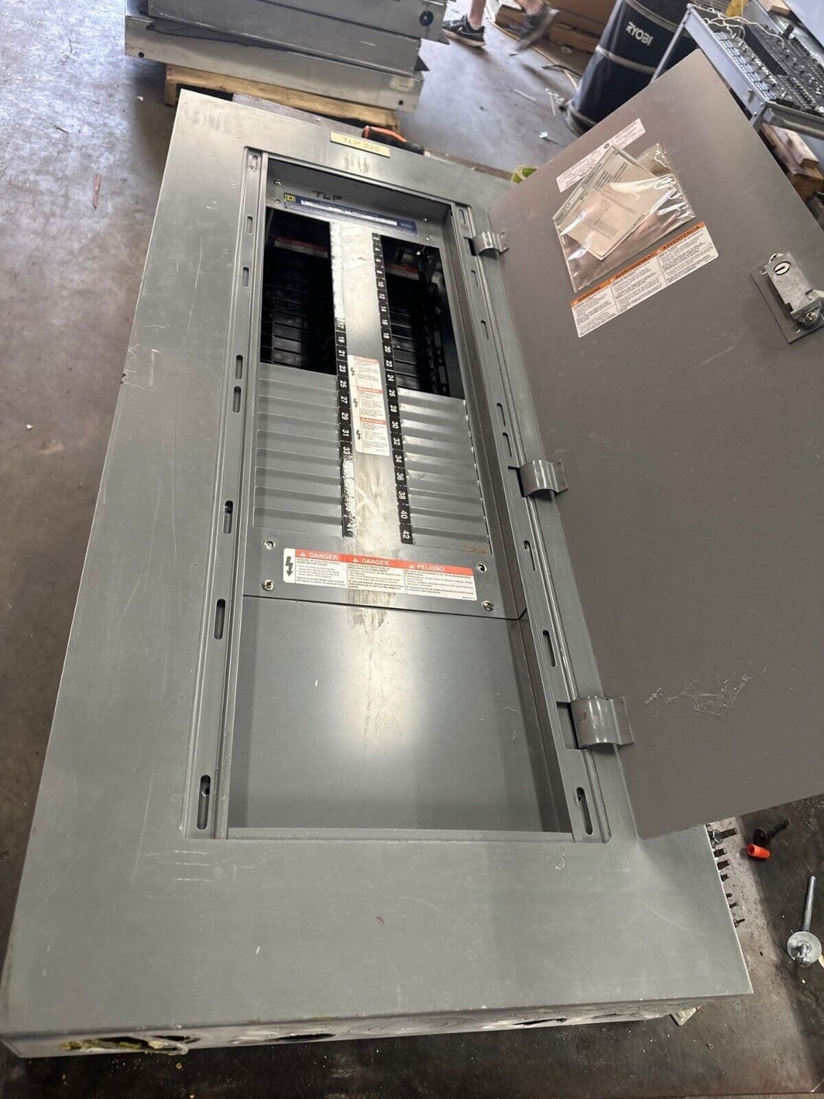 Square D NF Panelboard 250A 600Y/347V 3PH 4W 42 Circuit Box MH44 P409 – image 1