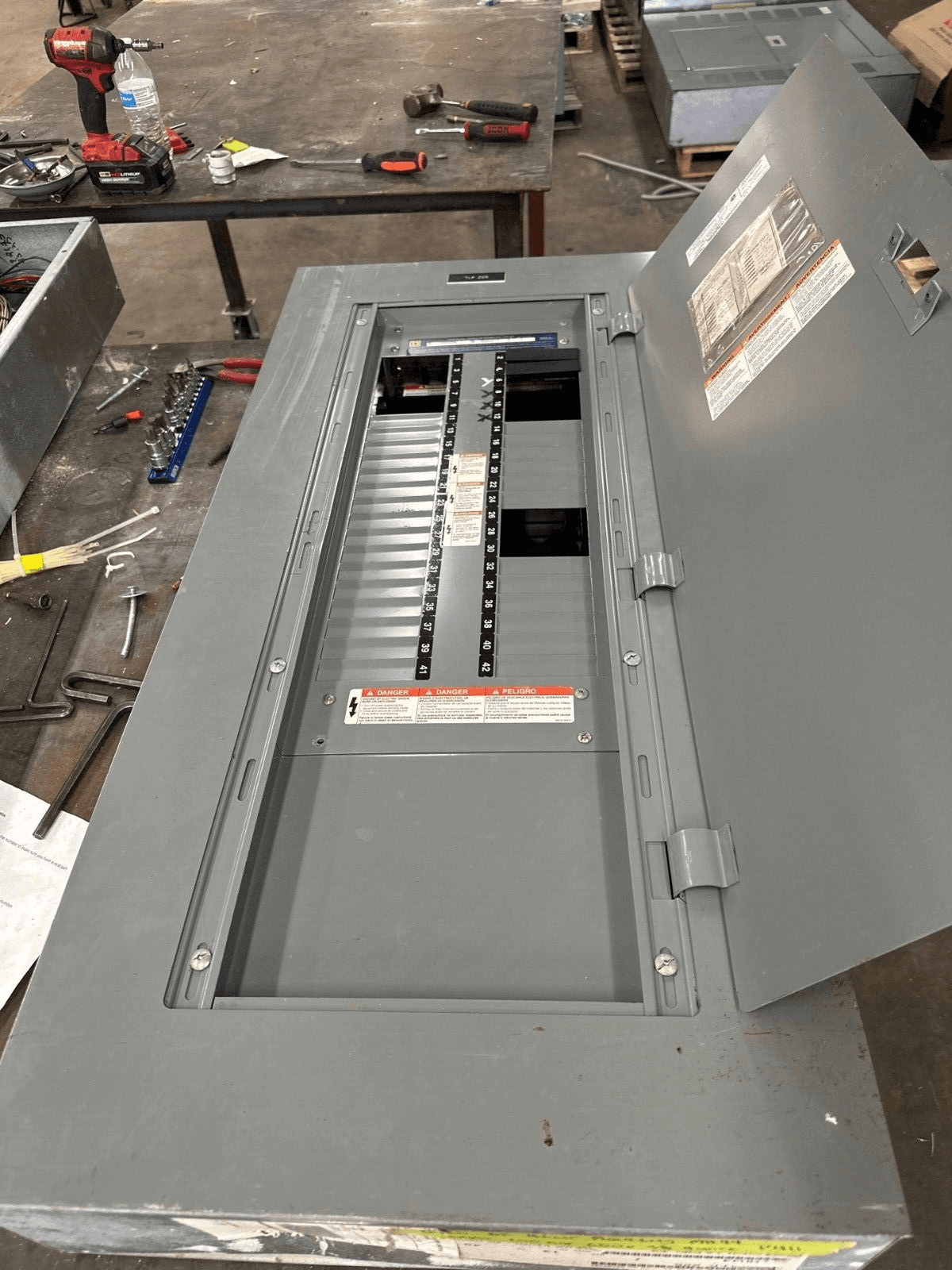 Square D NF Panelboard 250A 600Y/347V 240V 3PH 4W 42 Cir Box MH44 P411 – image 1