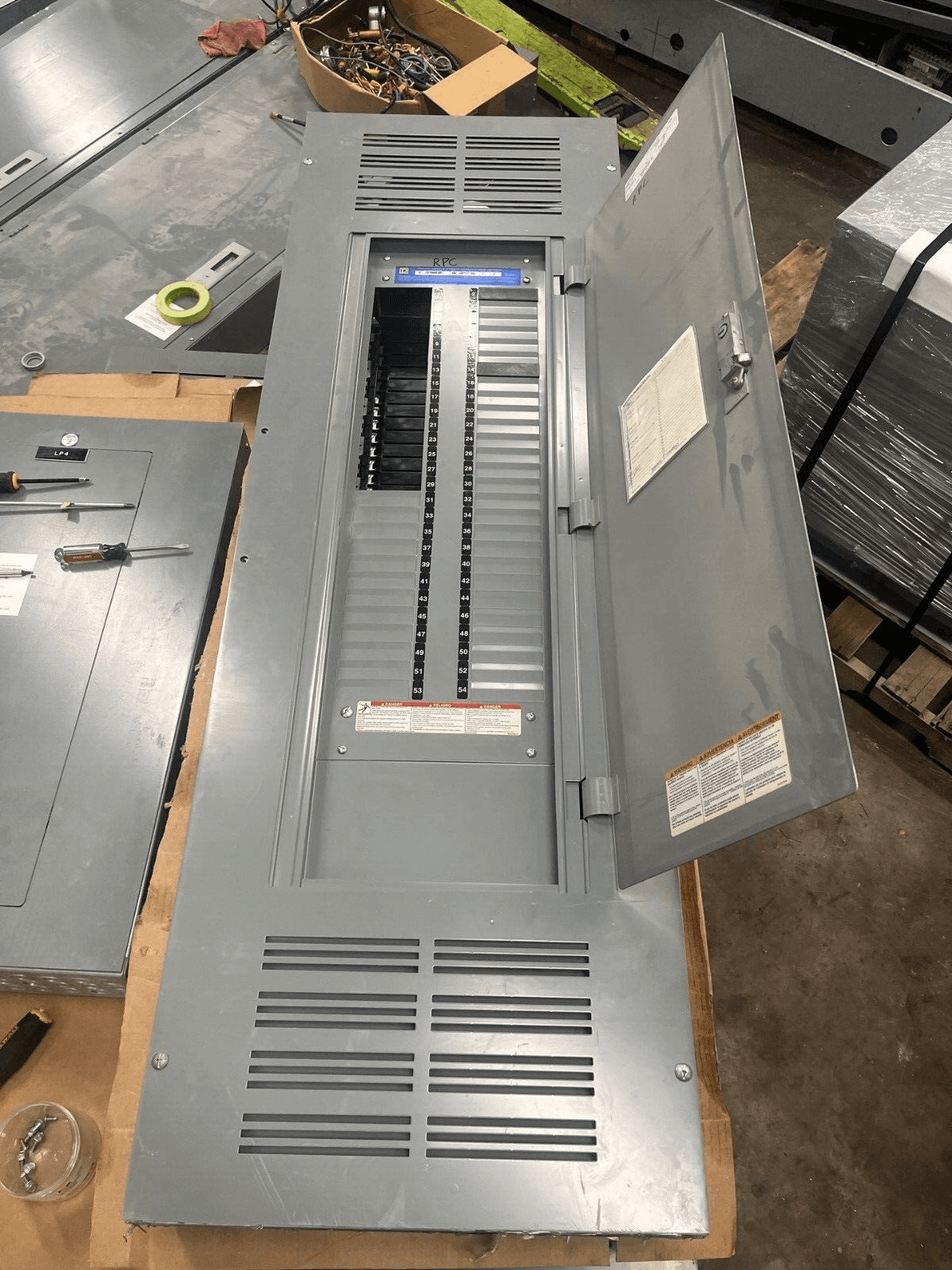 Square D NF Panelboard 600A 480/277V 3PH 4W 54 Circuit Main Lug MLO P572 – image 1