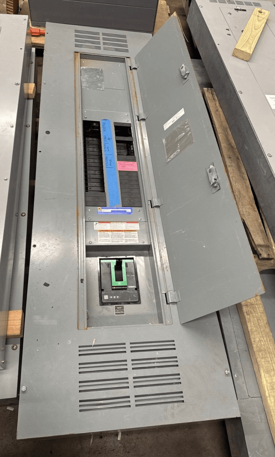 Square D NF Panelboard 600A 480Y/277V 3PH 4W 42 Cir Indoor Encl P608 – image 1