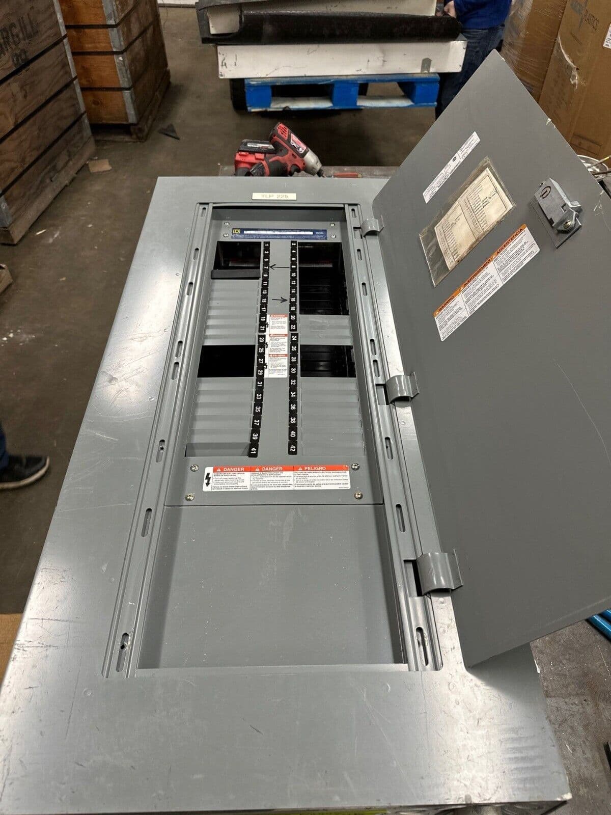 Square D NF442L2 Panelboard 250A 600Y/347V 3PH 4W 42 Circuit Indoor Encl P349 – image 1