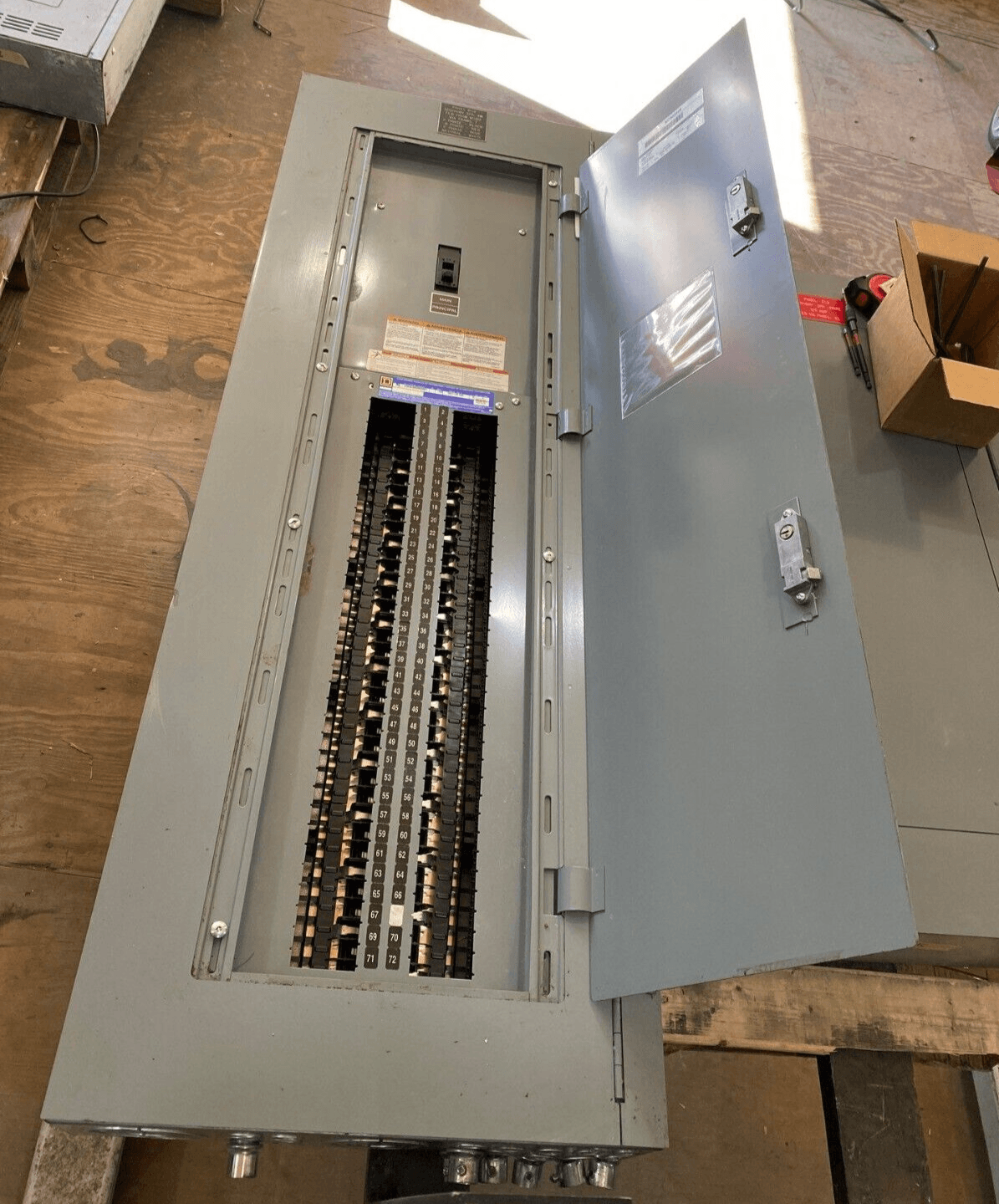 Square D NQ Panelboard 200A 208Y/120V 3PH 4W 72 Circuit Indoor Encl P646 – image 1