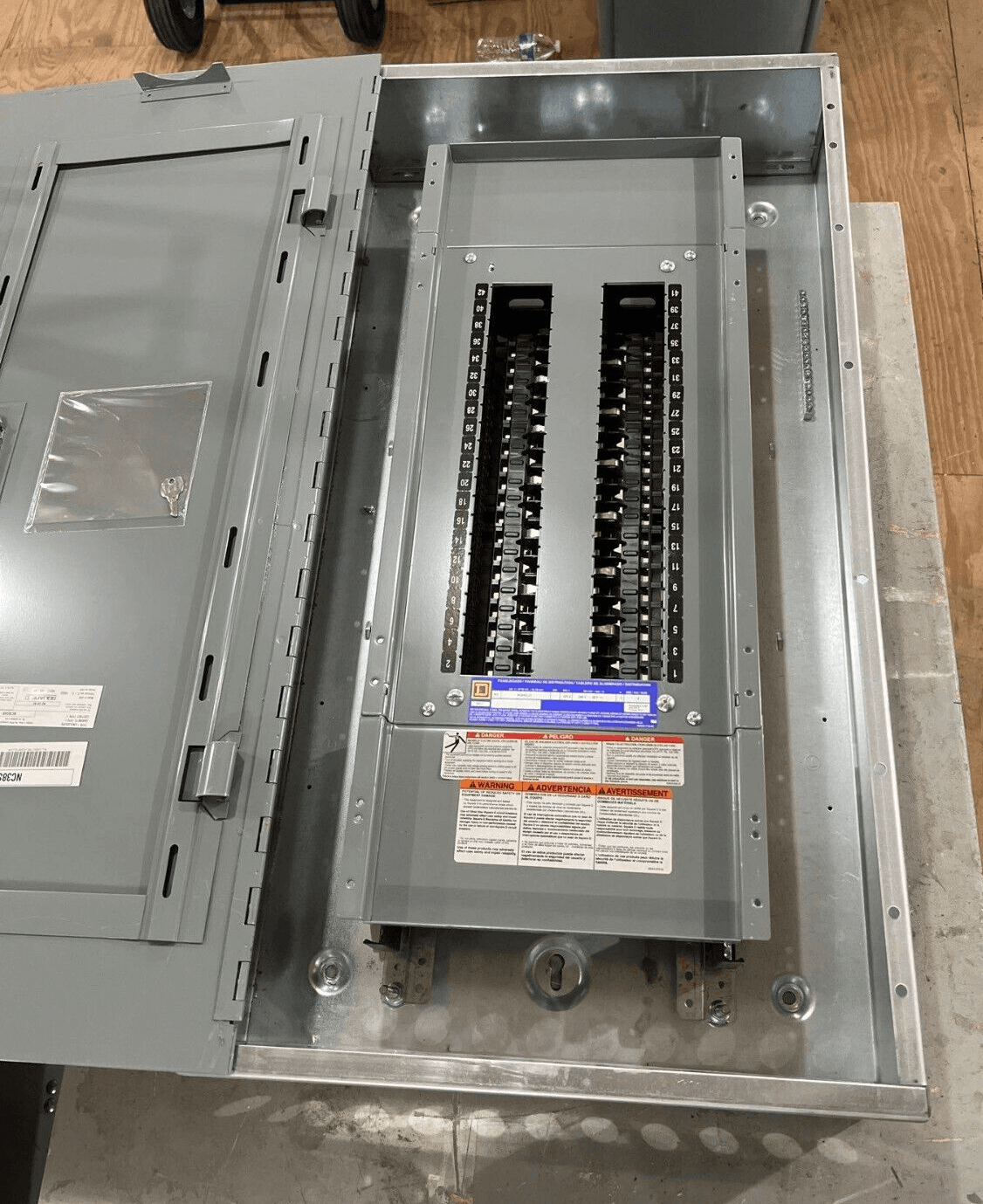 Square D NQ NQ442L2C Panelboard 225A 240V 3PH 4W Indoor Encl 42 P618 – image 1