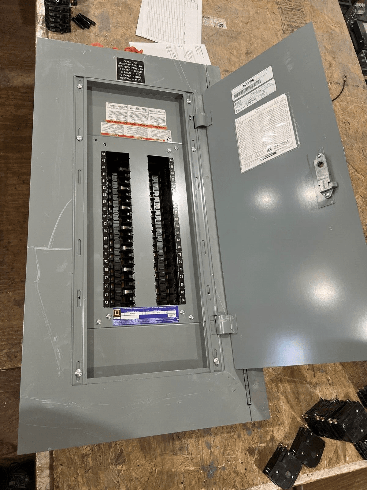 Square D NQ NQ442L2C Panelboard 225A 240V 3PH 4W MLO Indoor Encl P620 – image 1