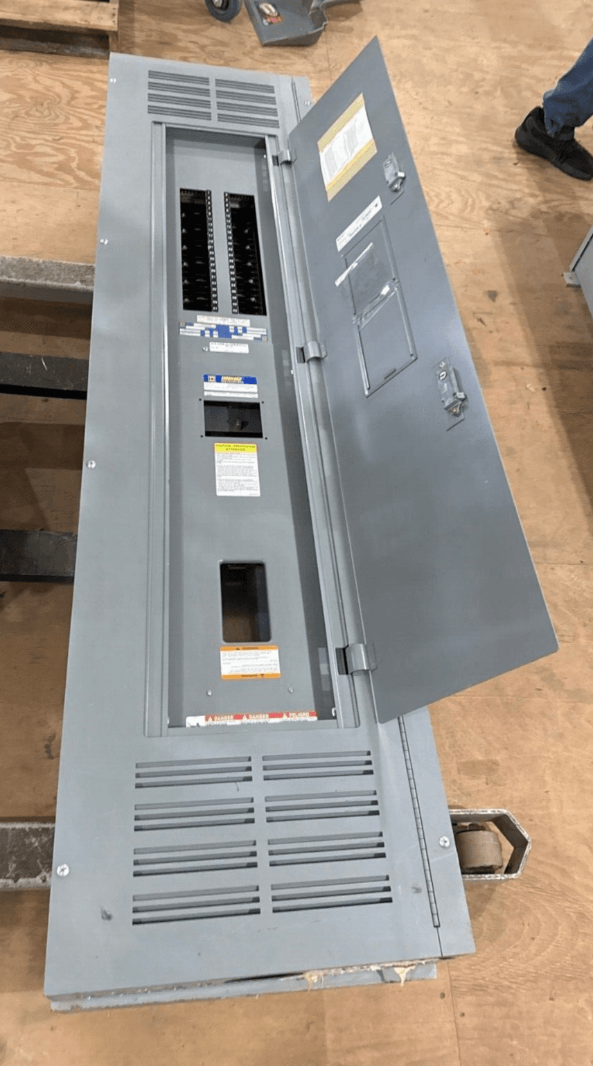 Square D NQOD Panelboard 250A 400A 208/120V 3PH 4W 42 Circuit MCB P302 – image 1