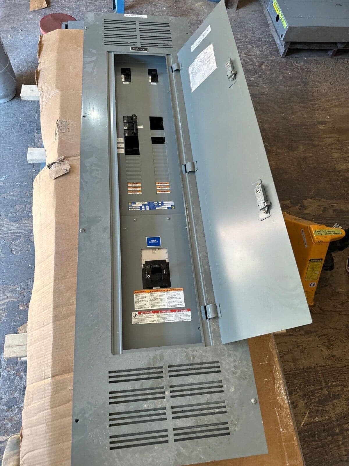 Square D NQOD Panelboard 400A 208/120V 3PH 4W Indoor Encl 42 Circuit P534 – image 1