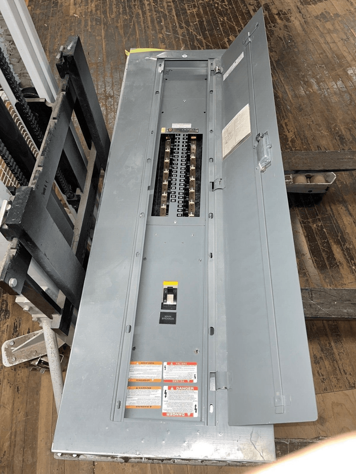 Square D NQOD Panelboard 225A 208/120V 3PH 4W Indoor Encl MCB 42 Cir P565 – image 1