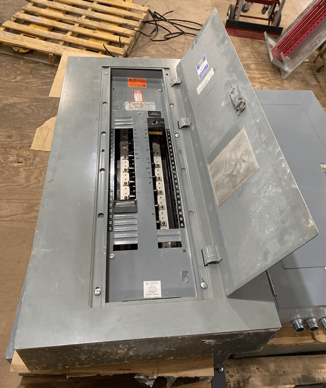 Square D NQOD Panelboard 100A 208/120V 3PH 4W 42 Circuit Indoor Encl P648 – image 1