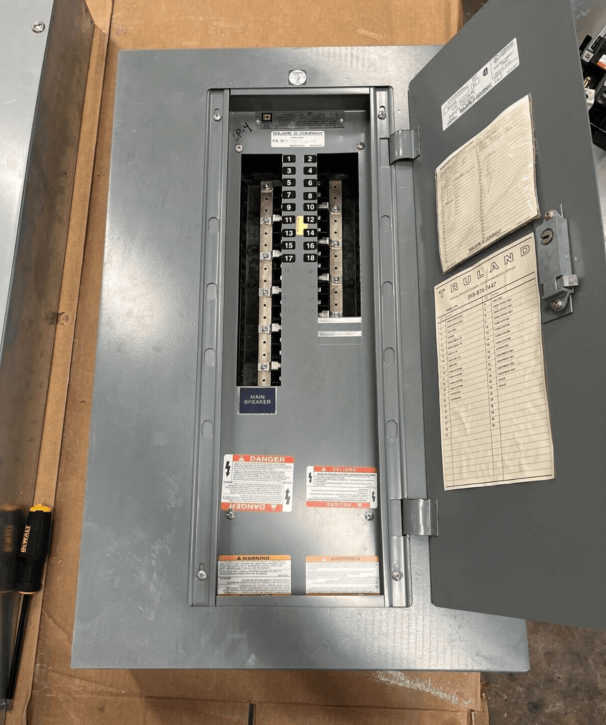Square D NQOD430M100CUNL Panelboard 100A 208/120V 3PH 4W Indoor P569 – image 1